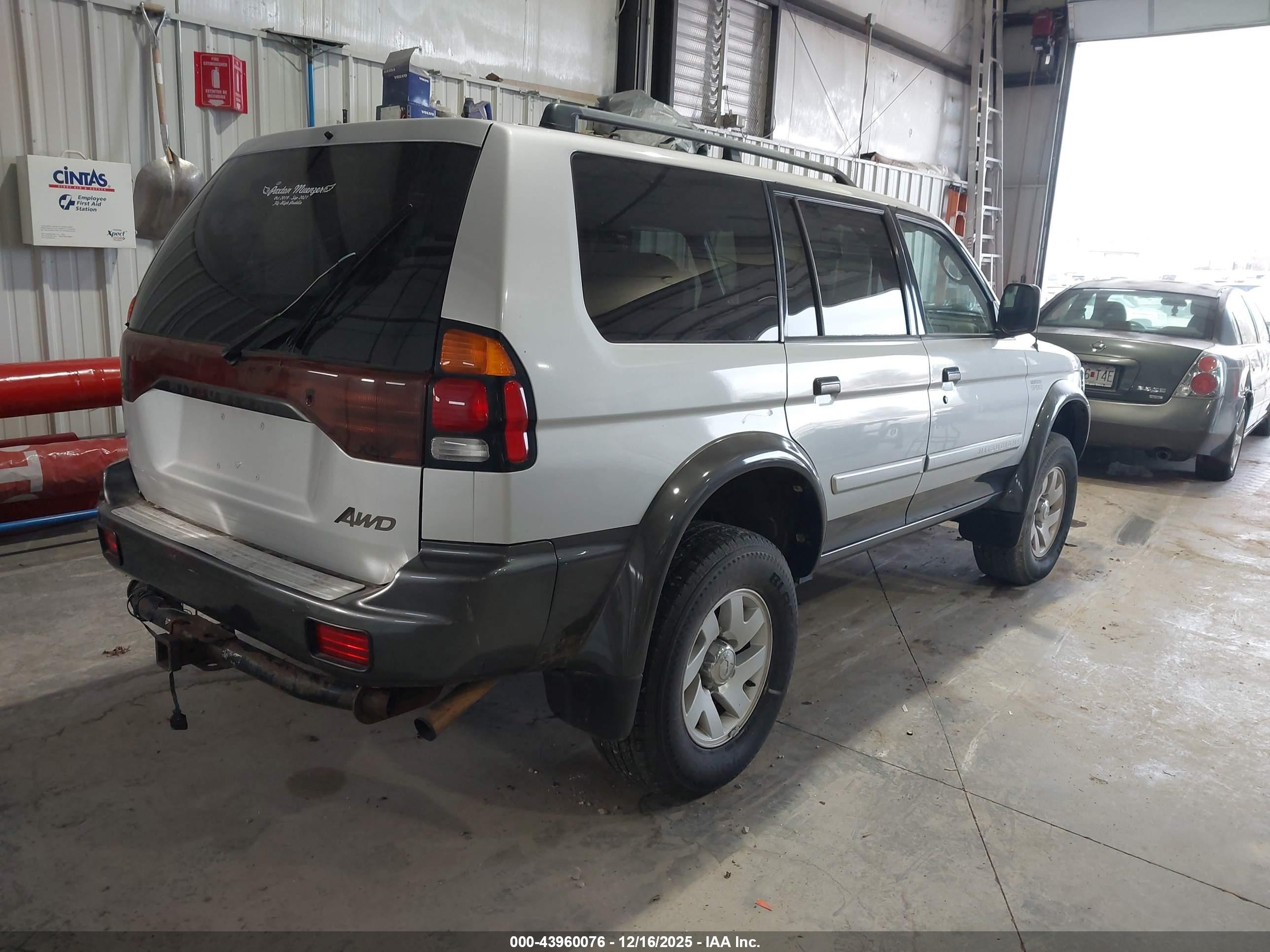 2002 Mitsubishi Montero Sport Xls Серый vin: JA4MT31R02J048547