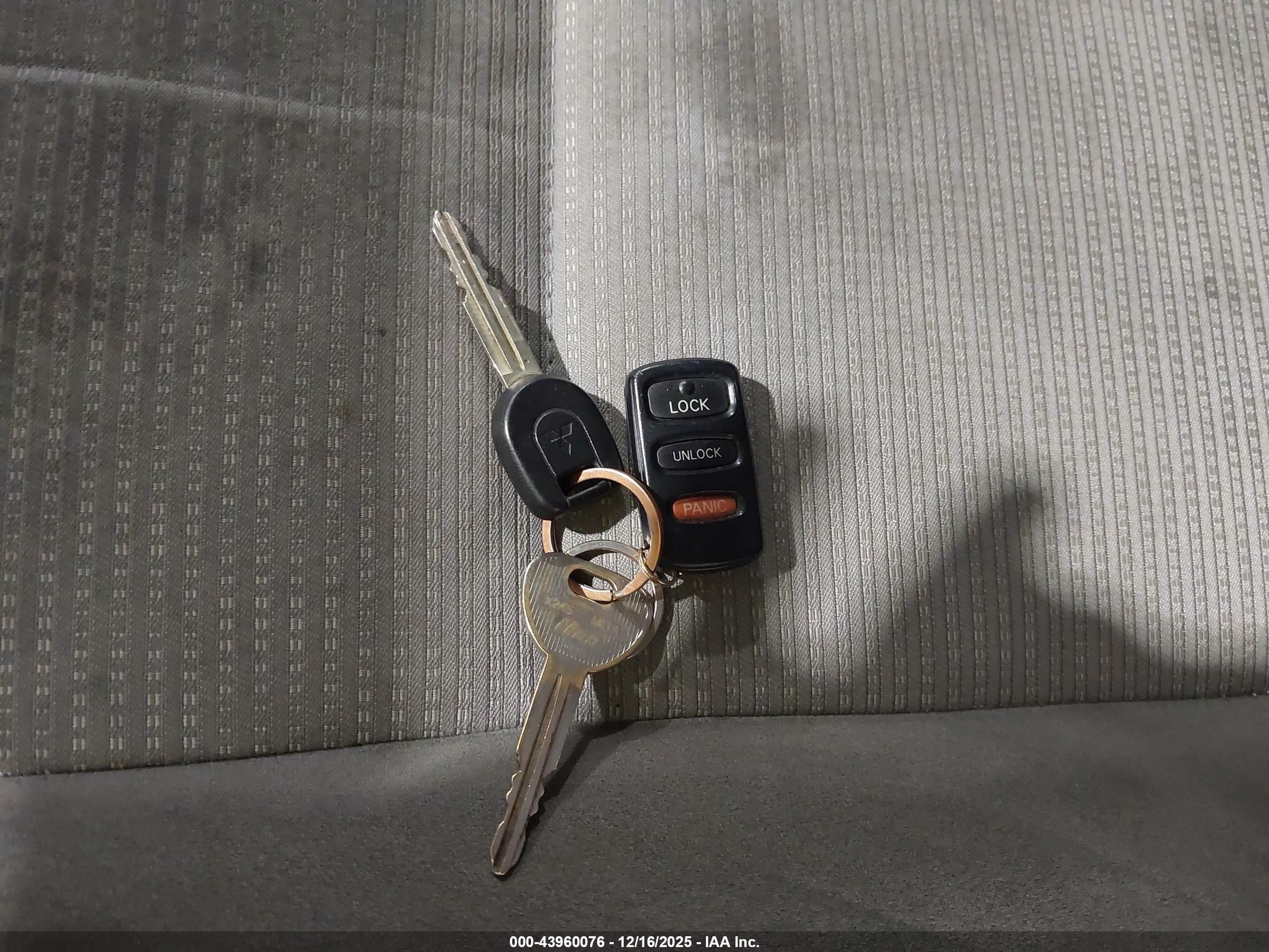 2002 Mitsubishi Montero Sport Xls Серый vin: JA4MT31R02J048547
