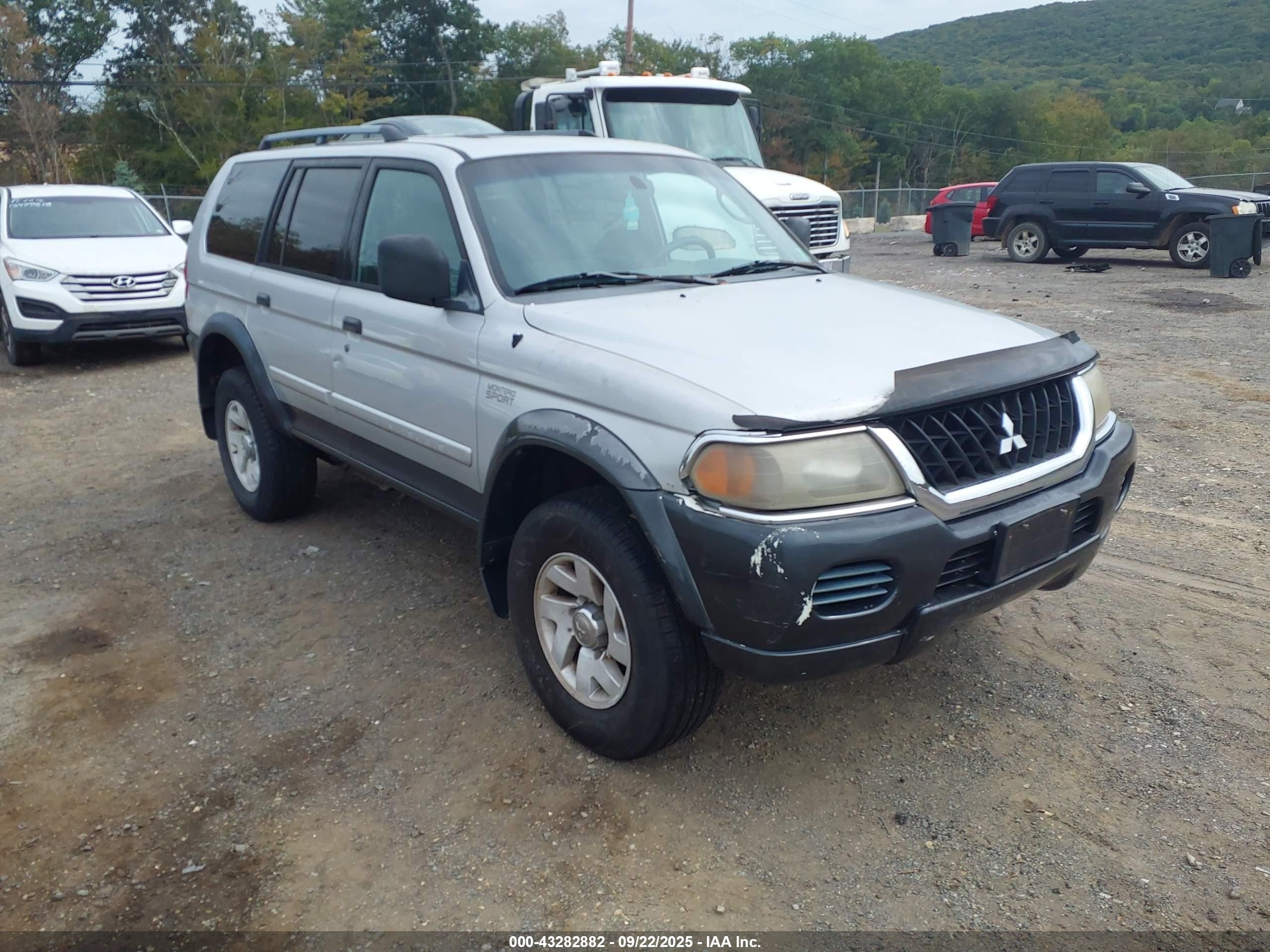 2002 Mitsubishi Montero Sport Xls Silver vin: JA4MT31R22J040076