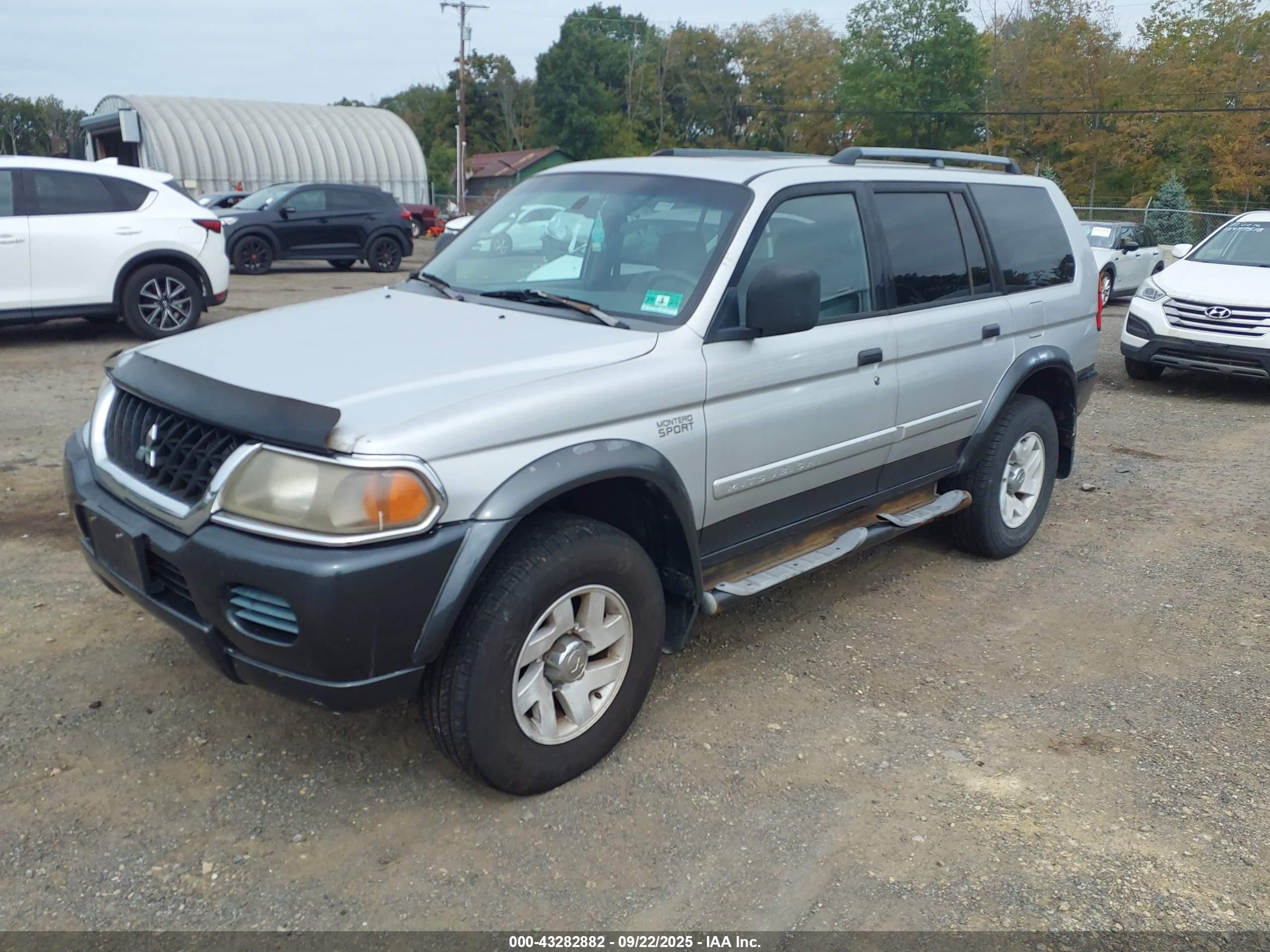 2002 Mitsubishi Montero Sport Xls Silver vin: JA4MT31R22J040076