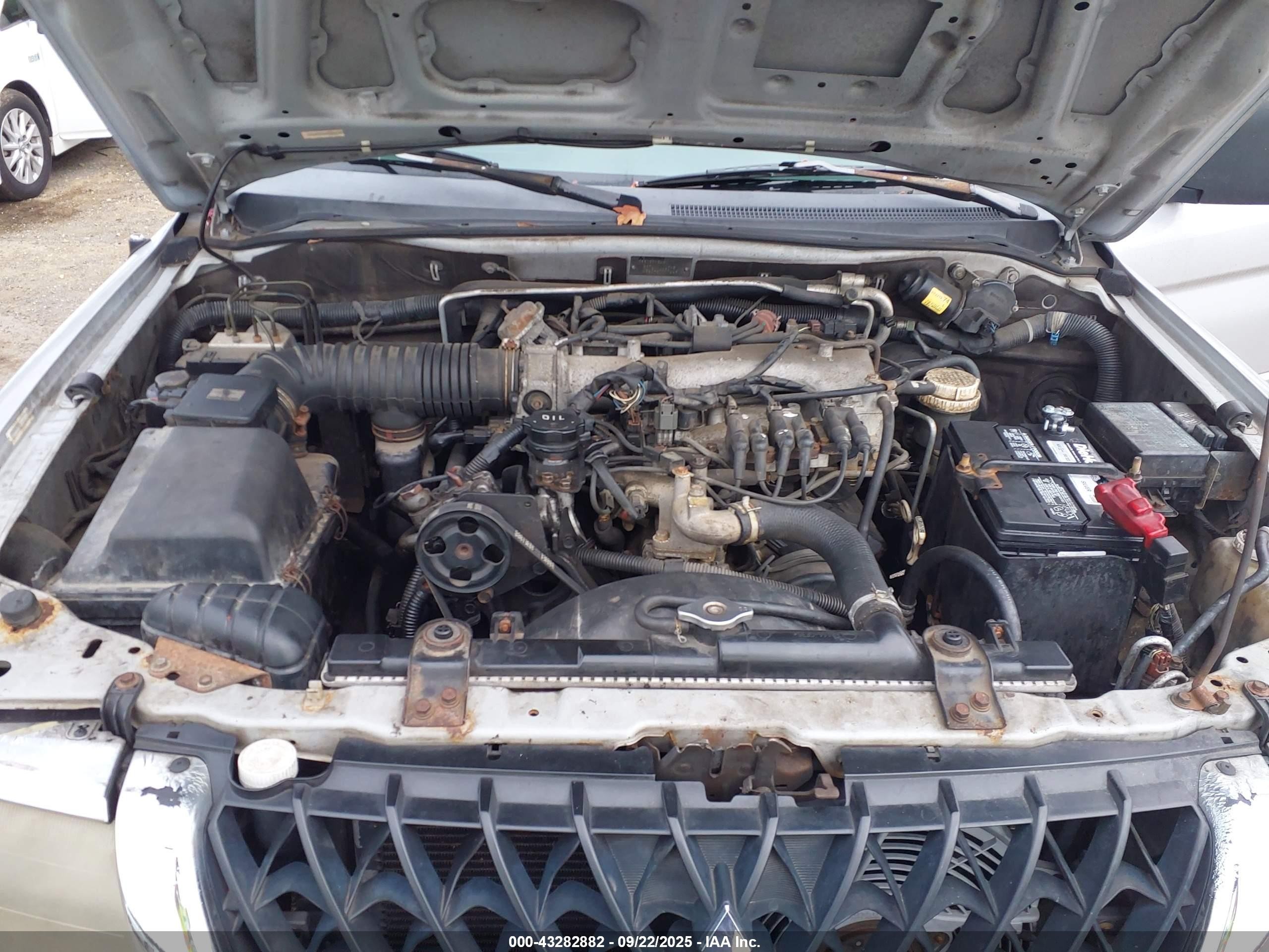 2002 Mitsubishi Montero Sport Xls Silver vin: JA4MT31R22J040076