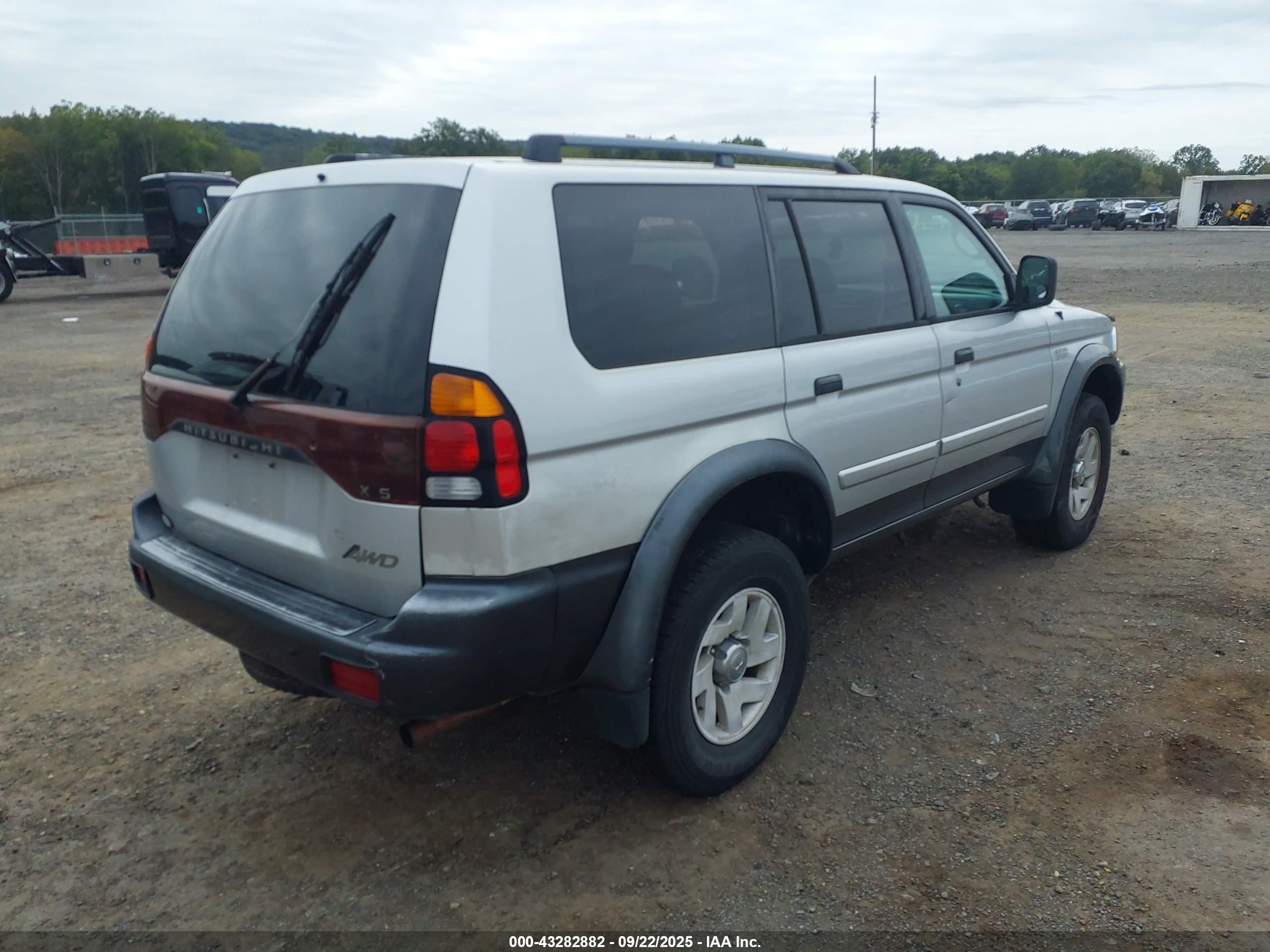 2002 Mitsubishi Montero Sport Xls Silver vin: JA4MT31R22J040076
