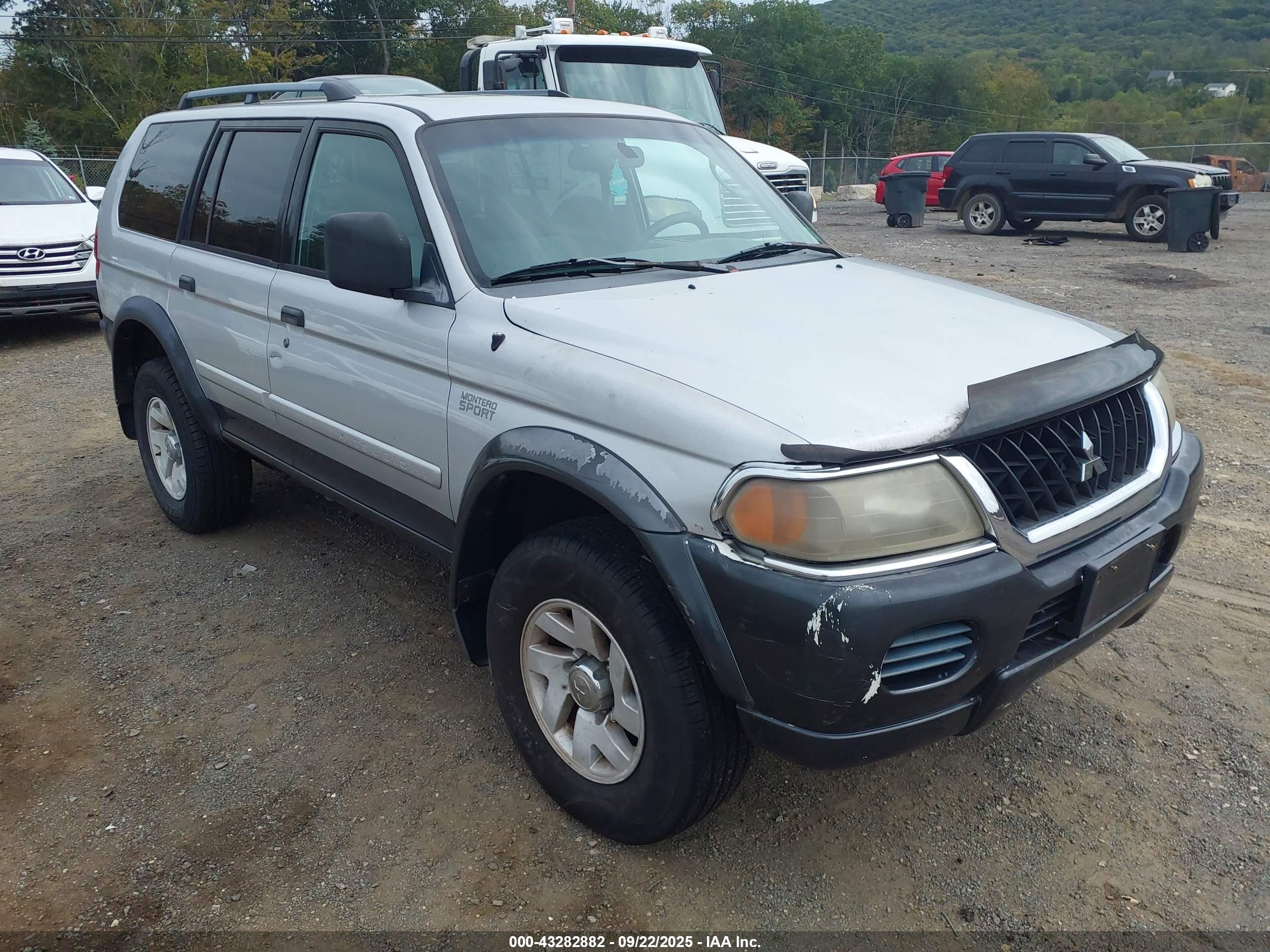2002 Mitsubishi Montero Sport Xls Silver vin: JA4MT31R22J040076