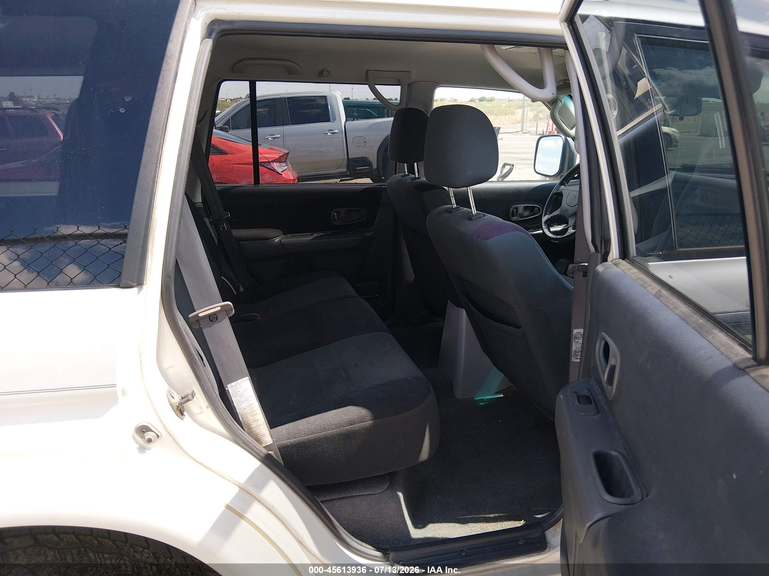 2004 Mitsubishi Montero Sport Xls Белый vin: JA4MT31R44J008068