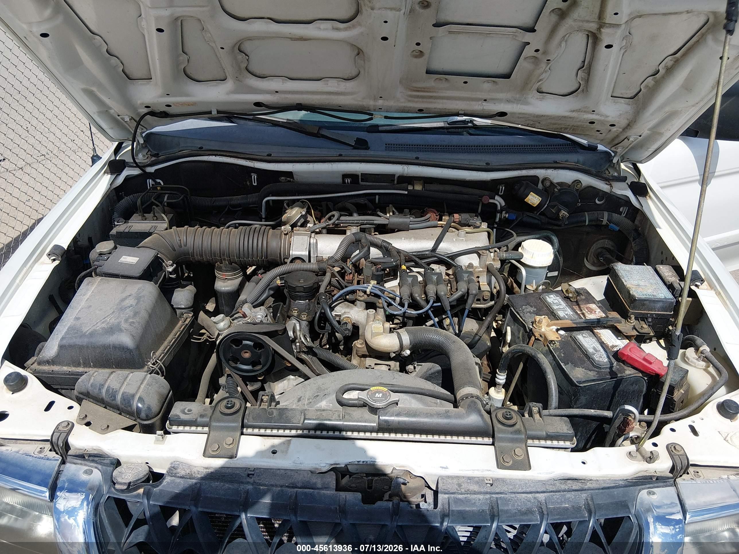 2004 Mitsubishi Montero Sport Xls Белый vin: JA4MT31R44J008068