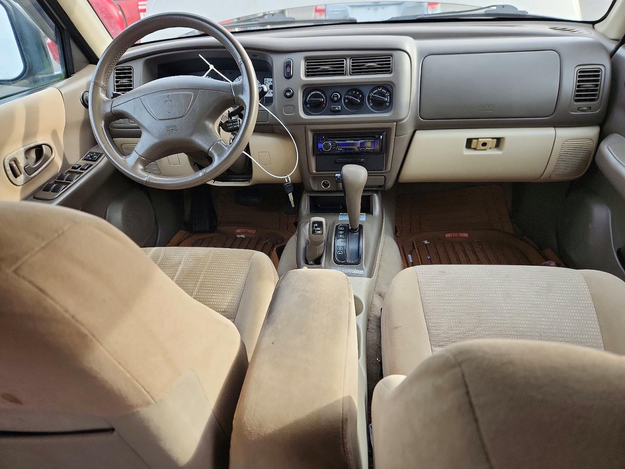 2002 Mitsubishi Montero Sport Xls Tan vin: JA4MT31R82J043144