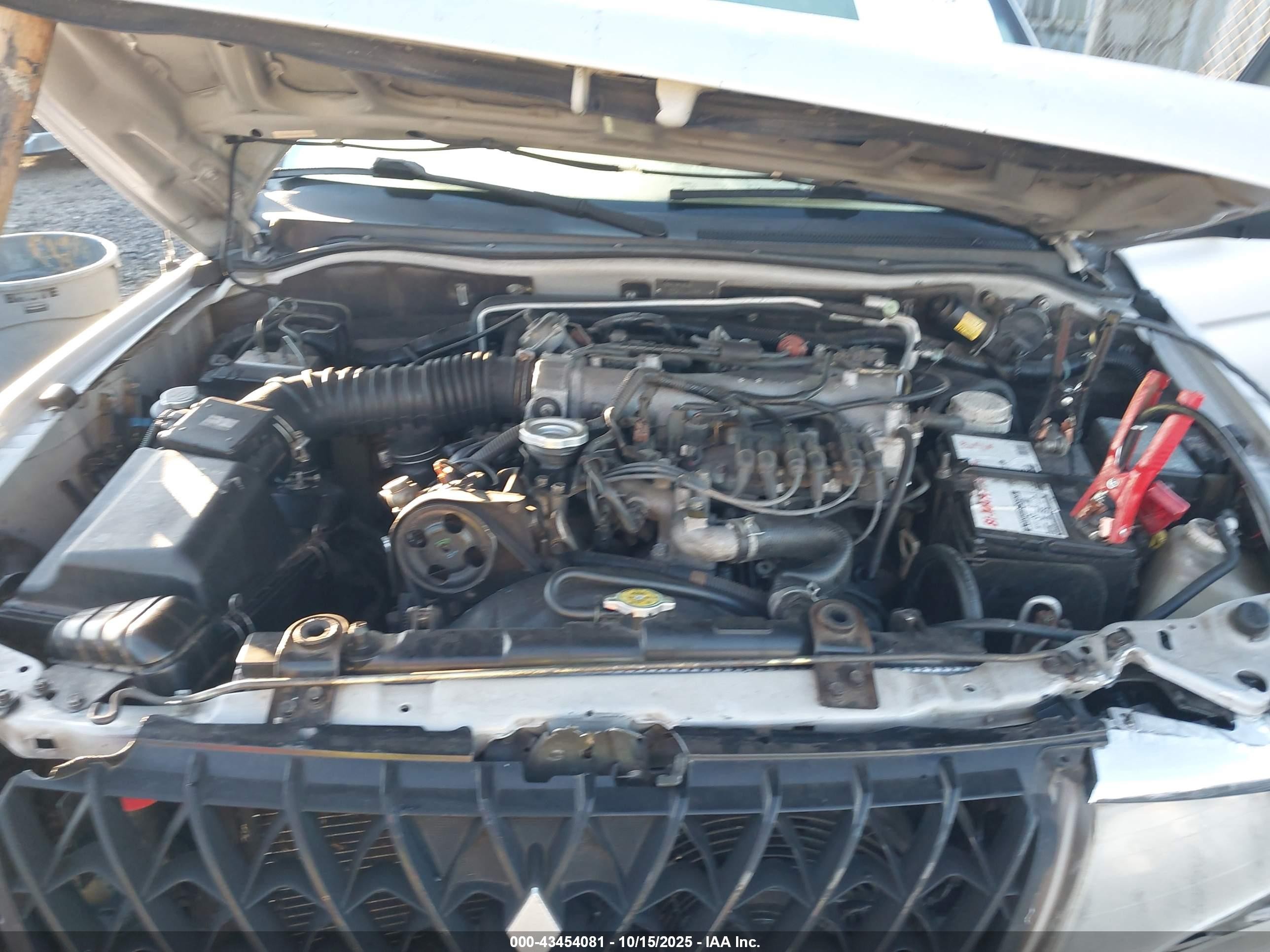 2002 Mitsubishi Montero Sport Xls Silver vin: JA4MT31R92J045453