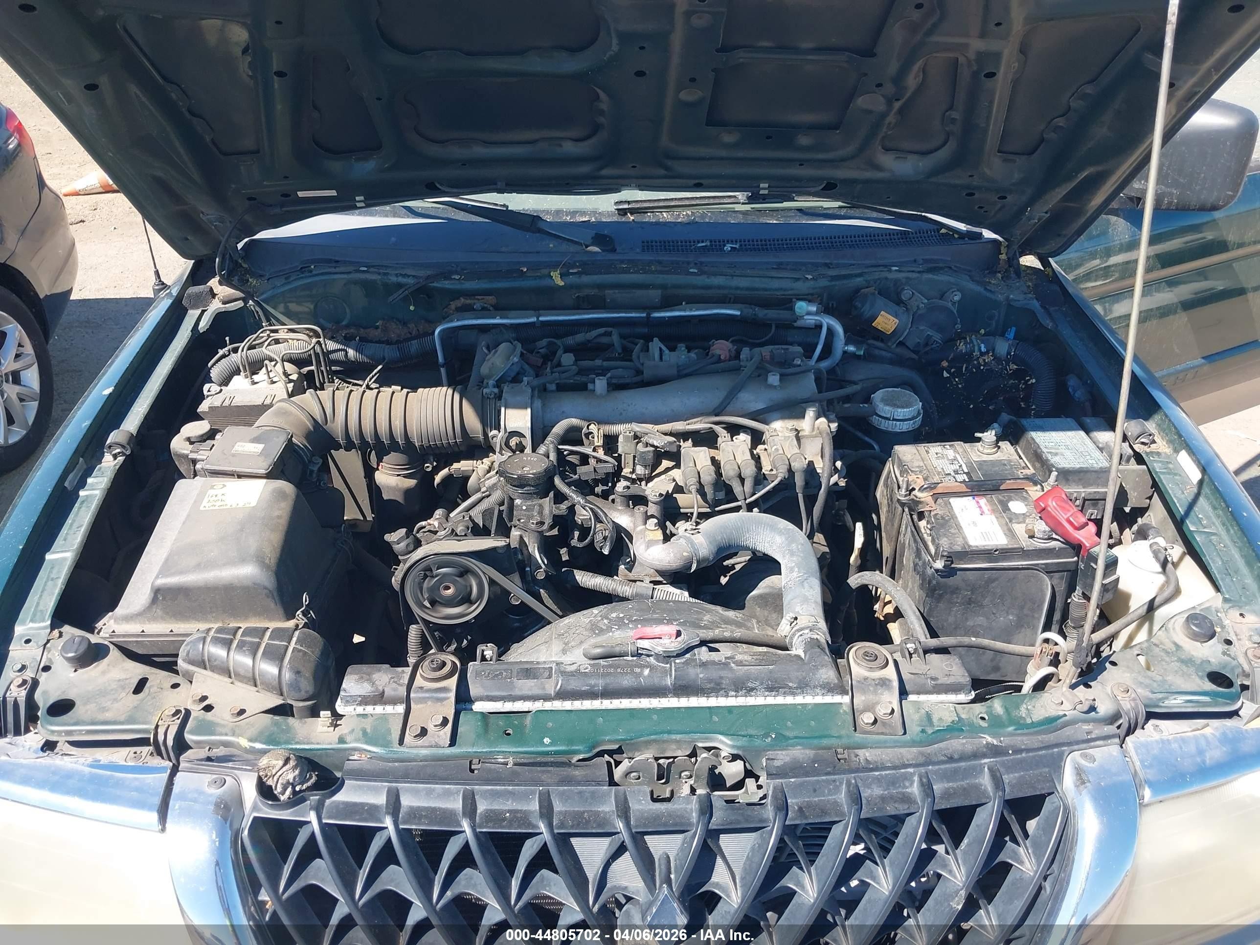 2002 Mitsubishi Montero Sport Xls Green vin: JA4MT31RX2P010756