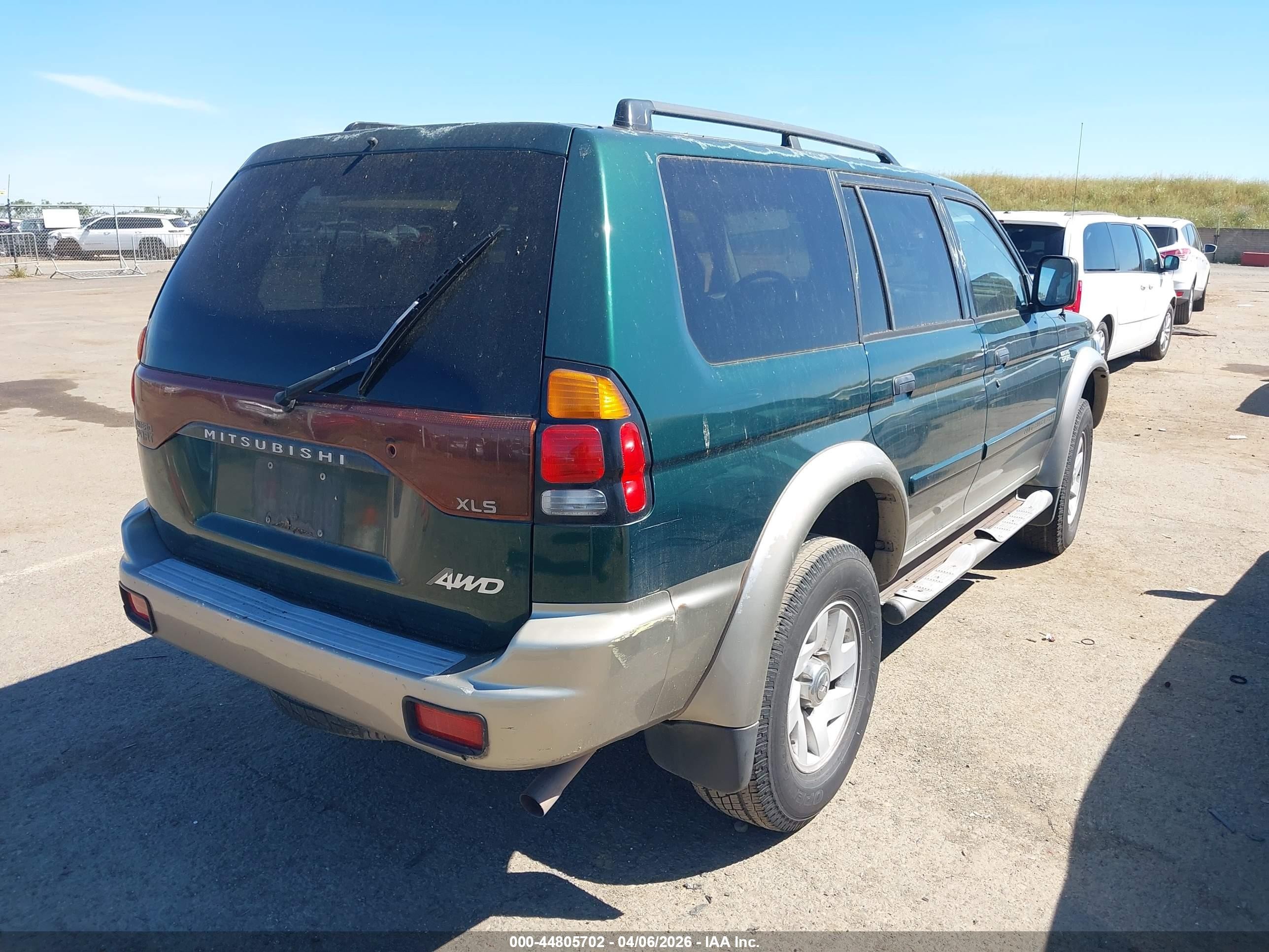 2002 Mitsubishi Montero Sport Xls Green vin: JA4MT31RX2P010756