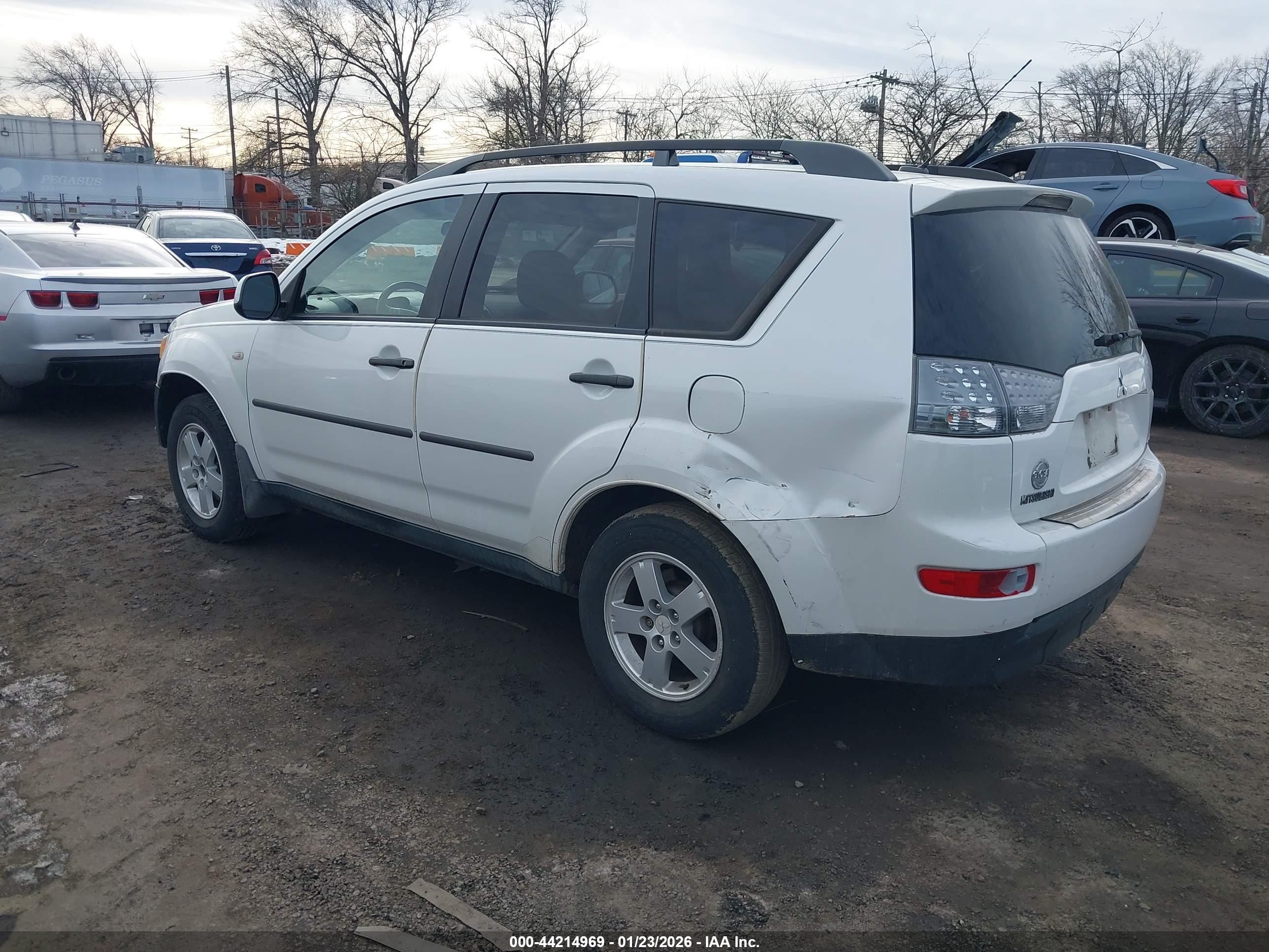 2007 Mitsubishi Outlander Ls White vin: JA4MT31X97Z004697
