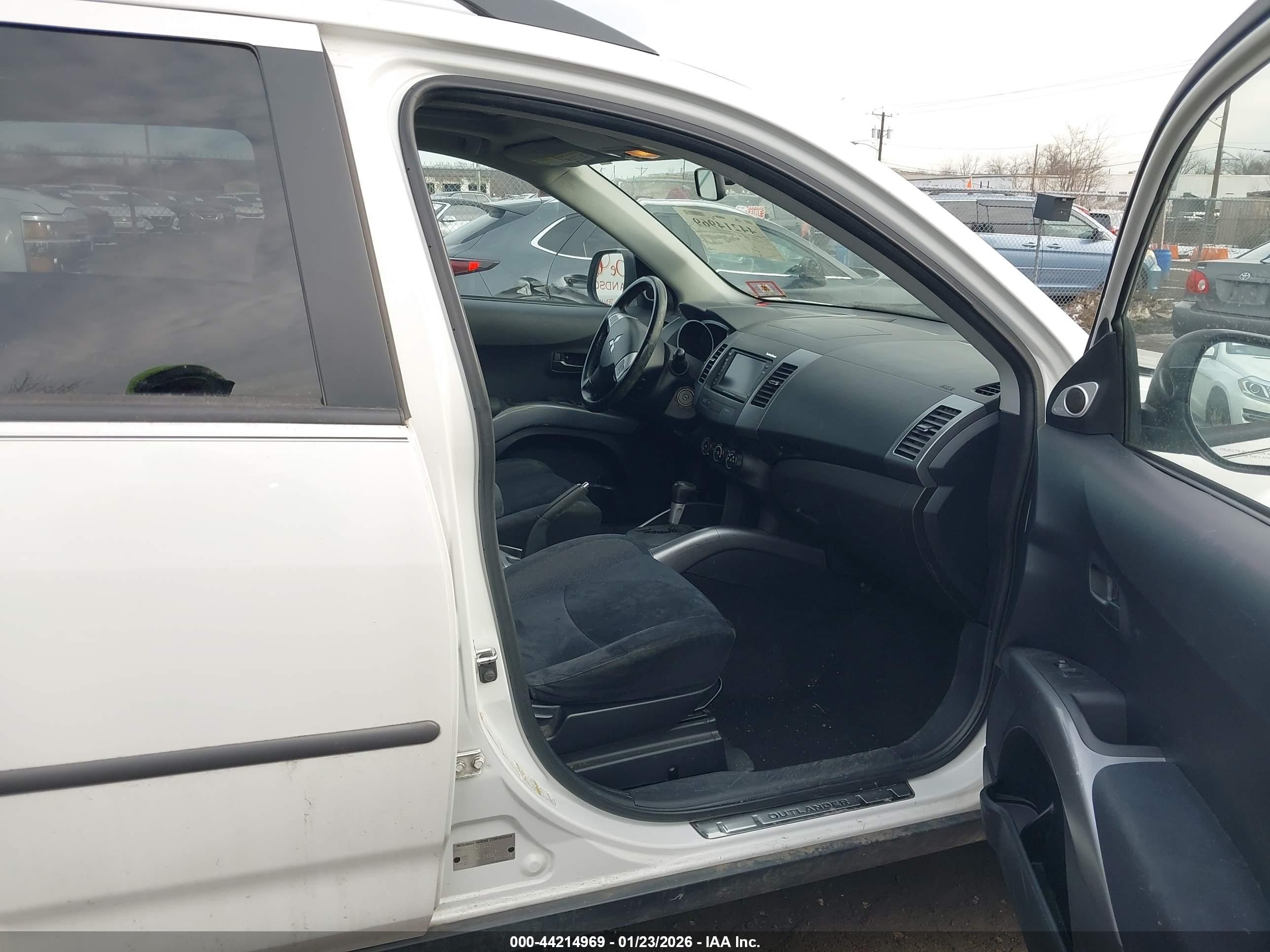 2007 Mitsubishi Outlander Ls White vin: JA4MT31X97Z004697