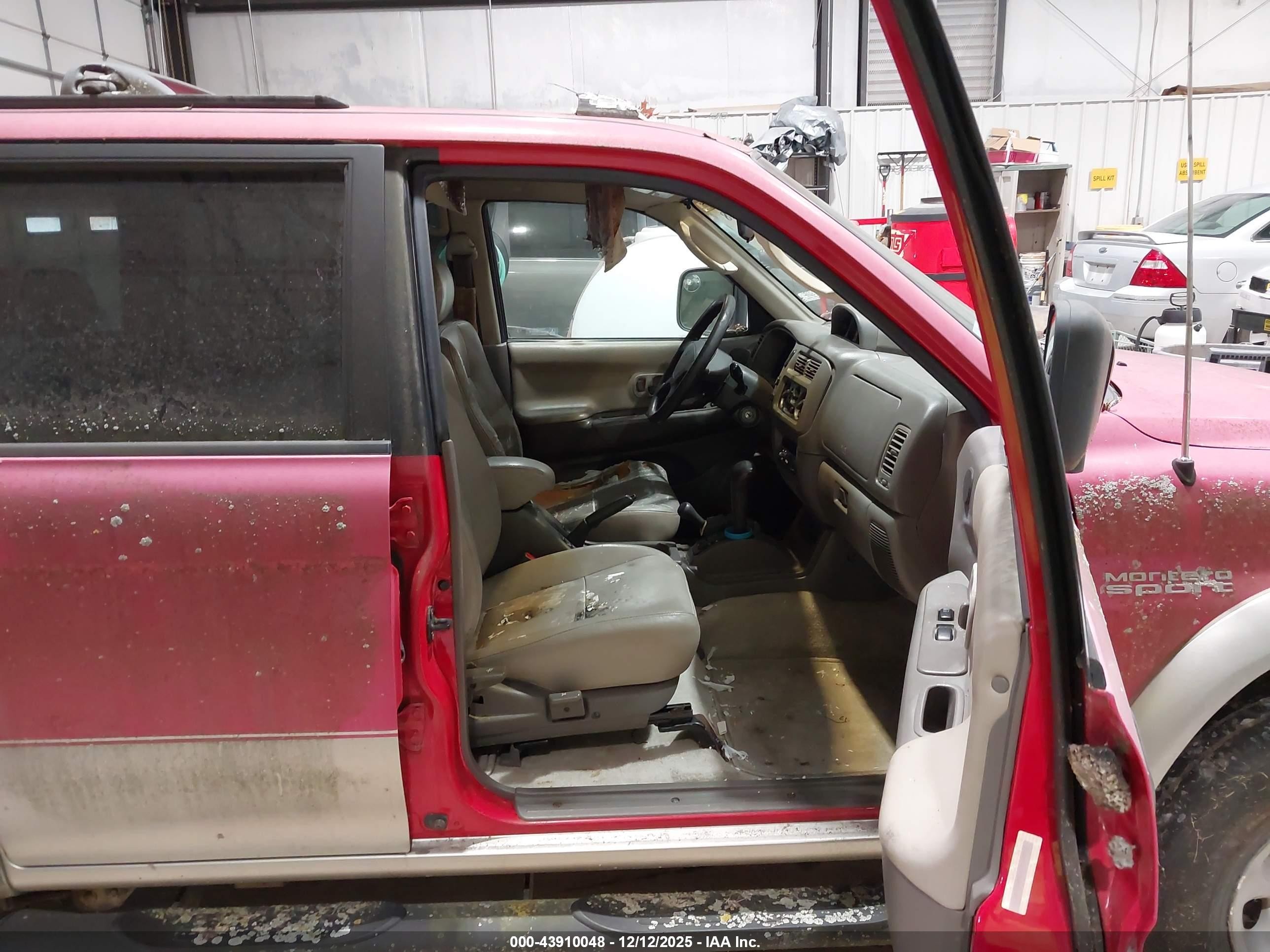 1998 Mitsubishi Montero Sport Xls Red vin: JA4MT41P3WP014030