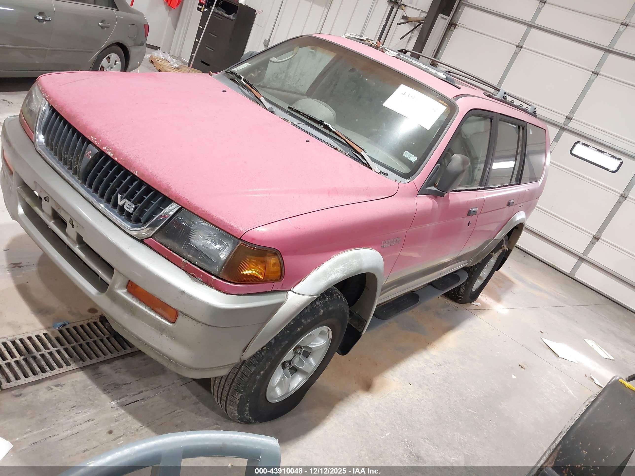 1998 Mitsubishi Montero Sport Xls Red vin: JA4MT41P3WP014030
