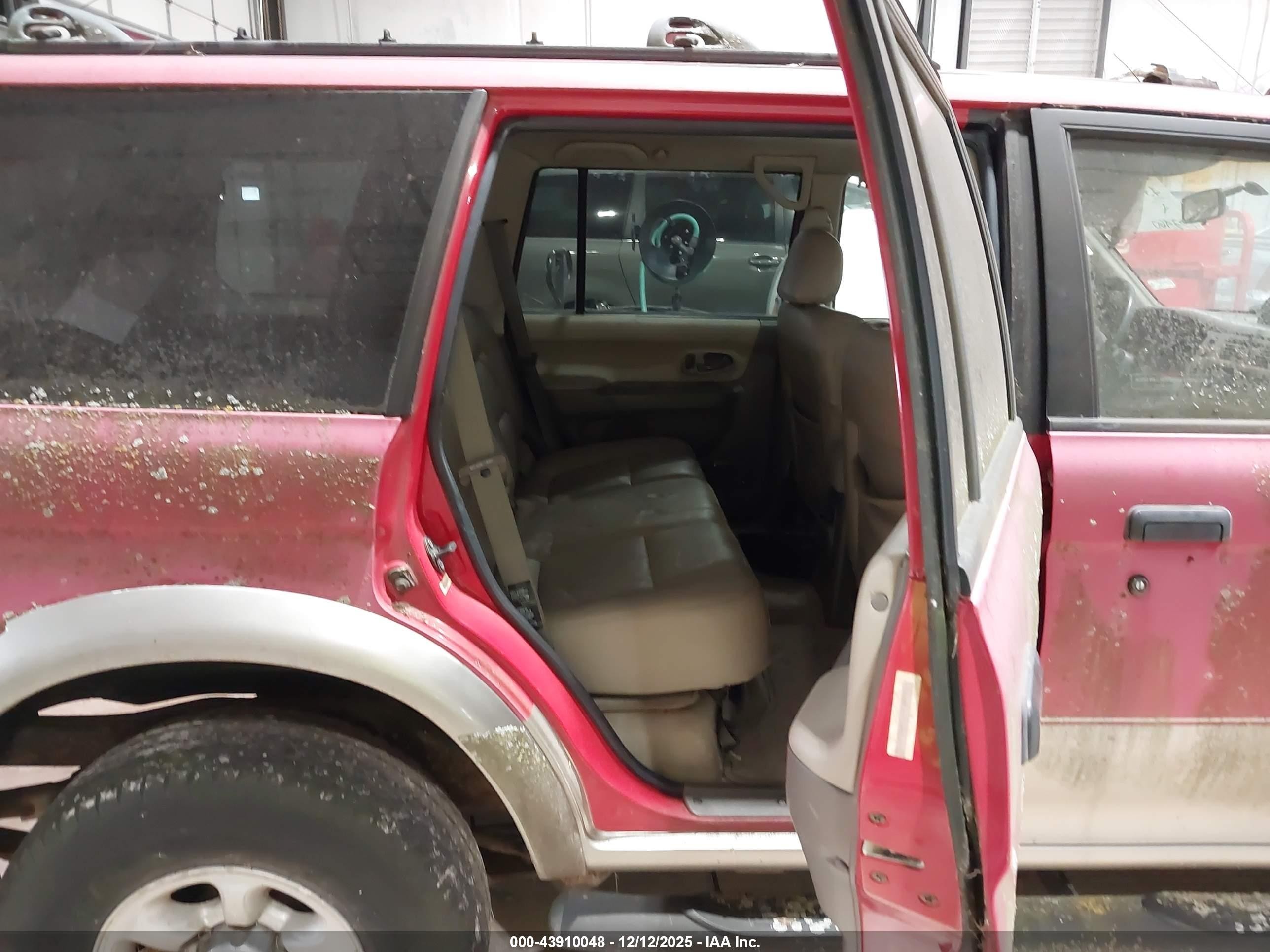 1998 Mitsubishi Montero Sport Xls Red vin: JA4MT41P3WP014030