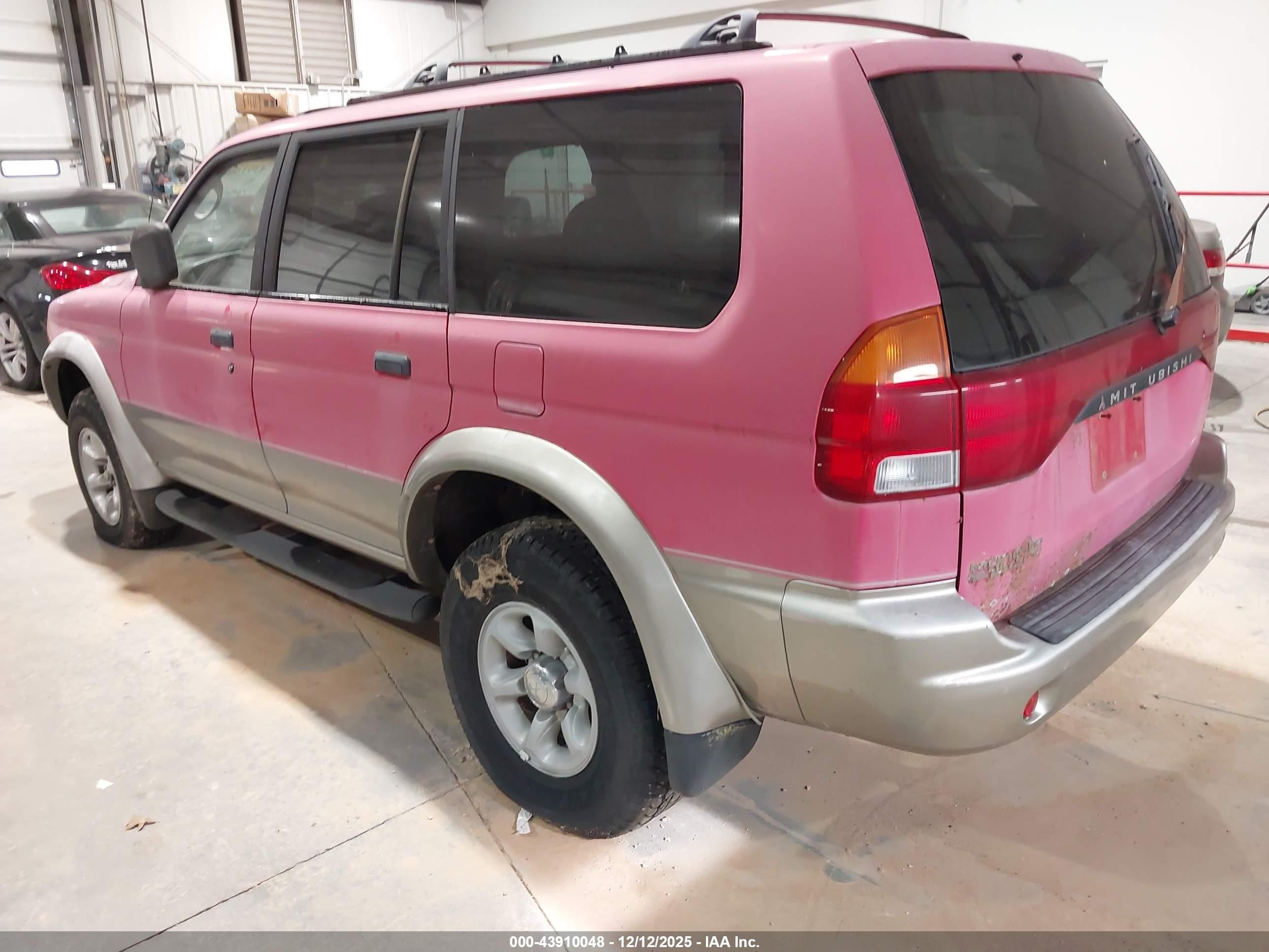 1998 Mitsubishi Montero Sport Xls Red vin: JA4MT41P3WP014030
