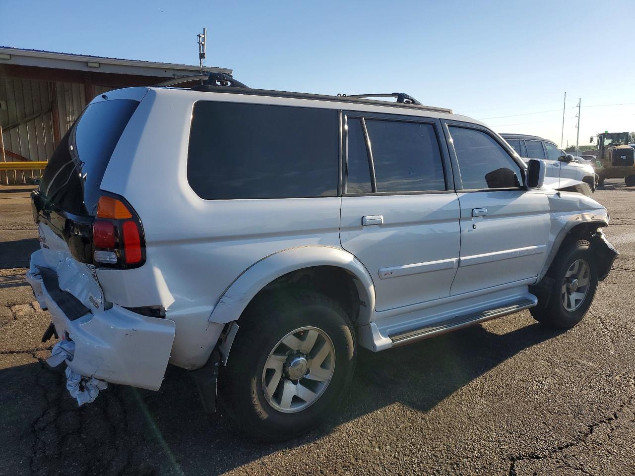 2000 Mitsubishi Montero Sport Limited White vin: JA4MT41R1YP045412