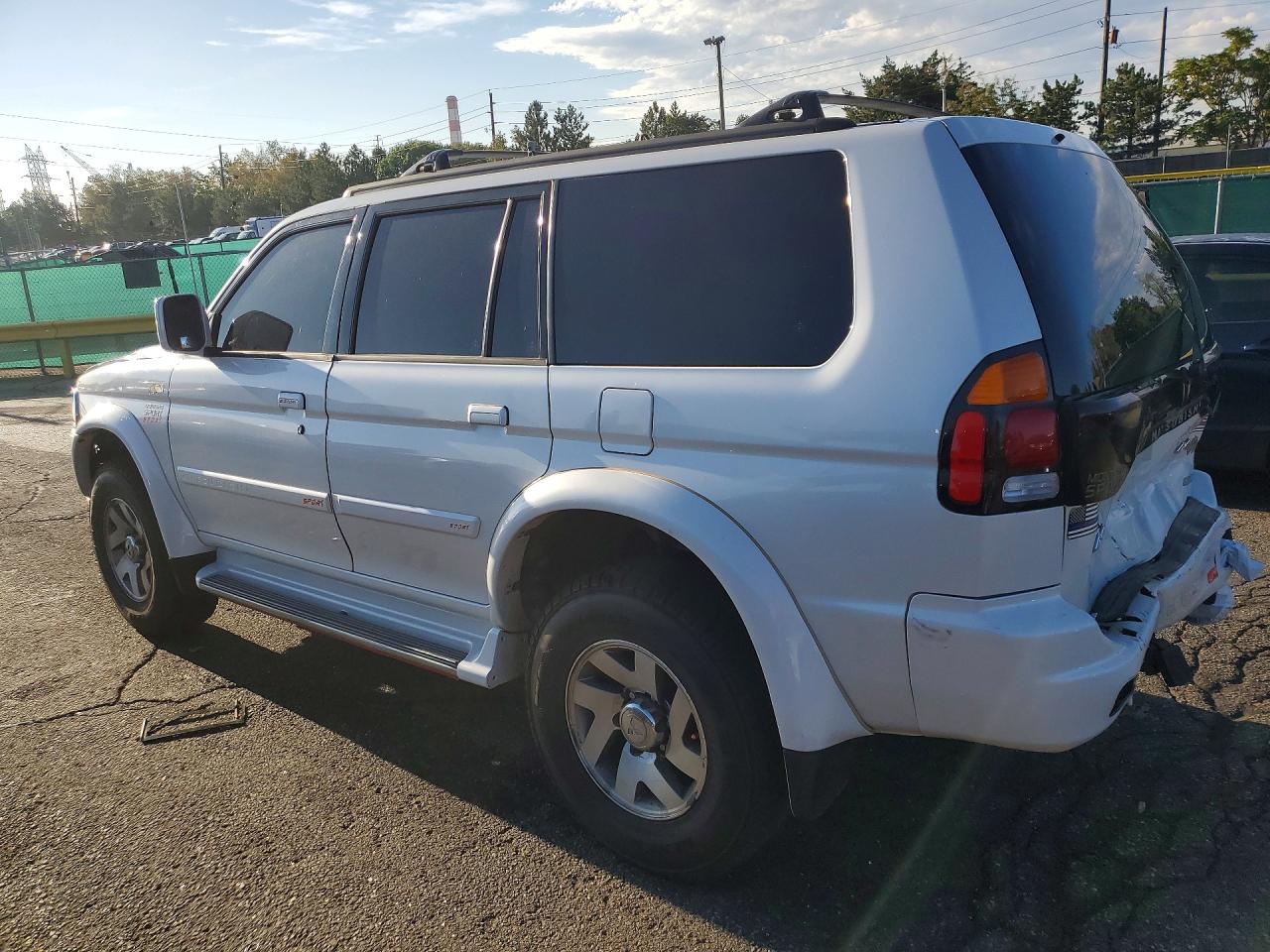 2000 Mitsubishi Montero Sport Limited White vin: JA4MT41R1YP045412