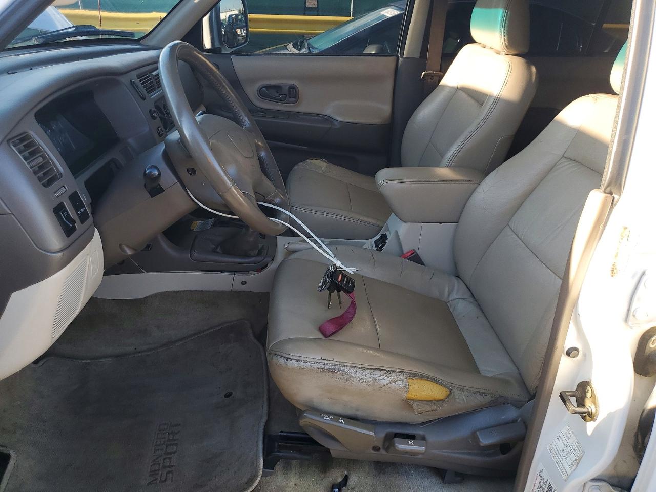 2000 Mitsubishi Montero Sport Limited White vin: JA4MT41R1YP045412