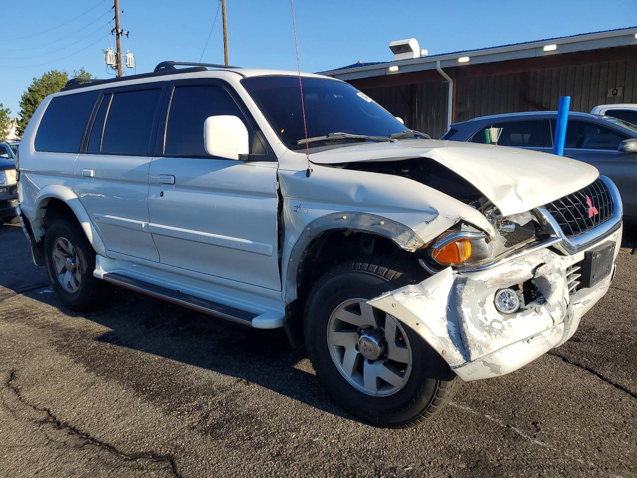 2000 Mitsubishi Montero Sport Limited White vin: JA4MT41R1YP045412