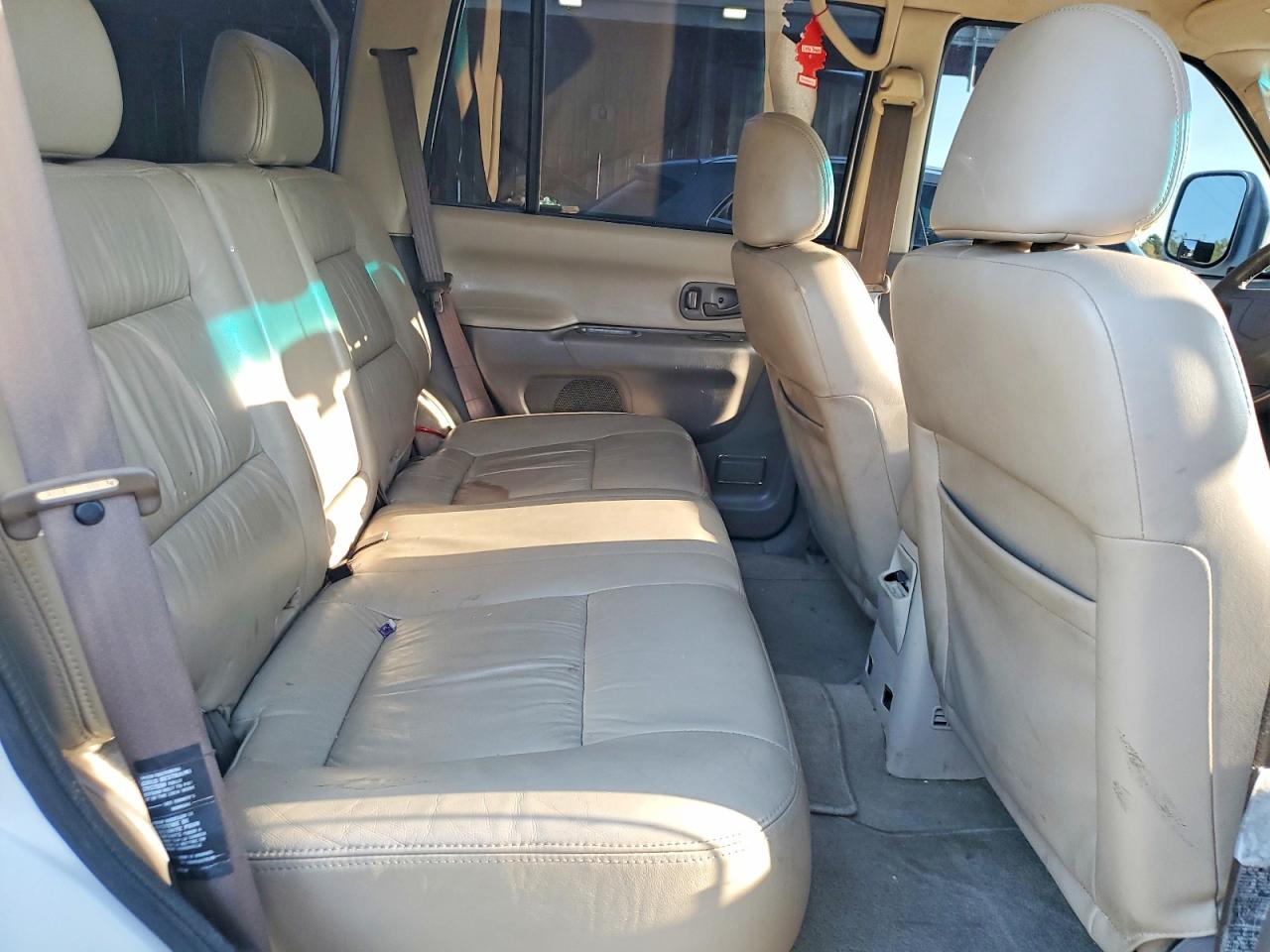 2000 Mitsubishi Montero Sport Limited White vin: JA4MT41R1YP045412