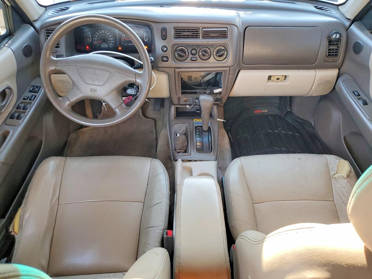 2000 Mitsubishi Montero Sport Limited White vin: JA4MT41R1YP045412