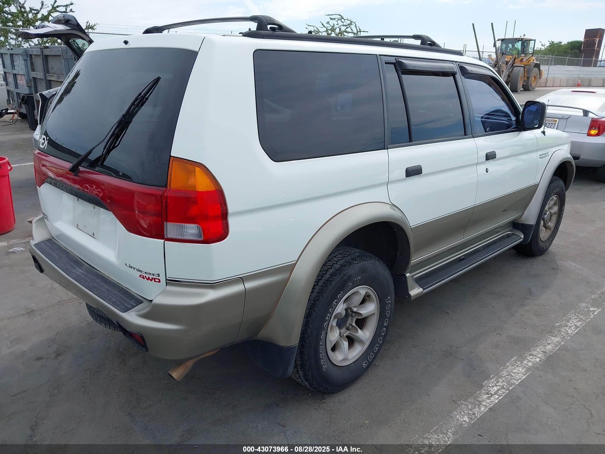 1999 Mitsubishi Montero Sport Ltd Белый vin: JA4MT41R3XP025483