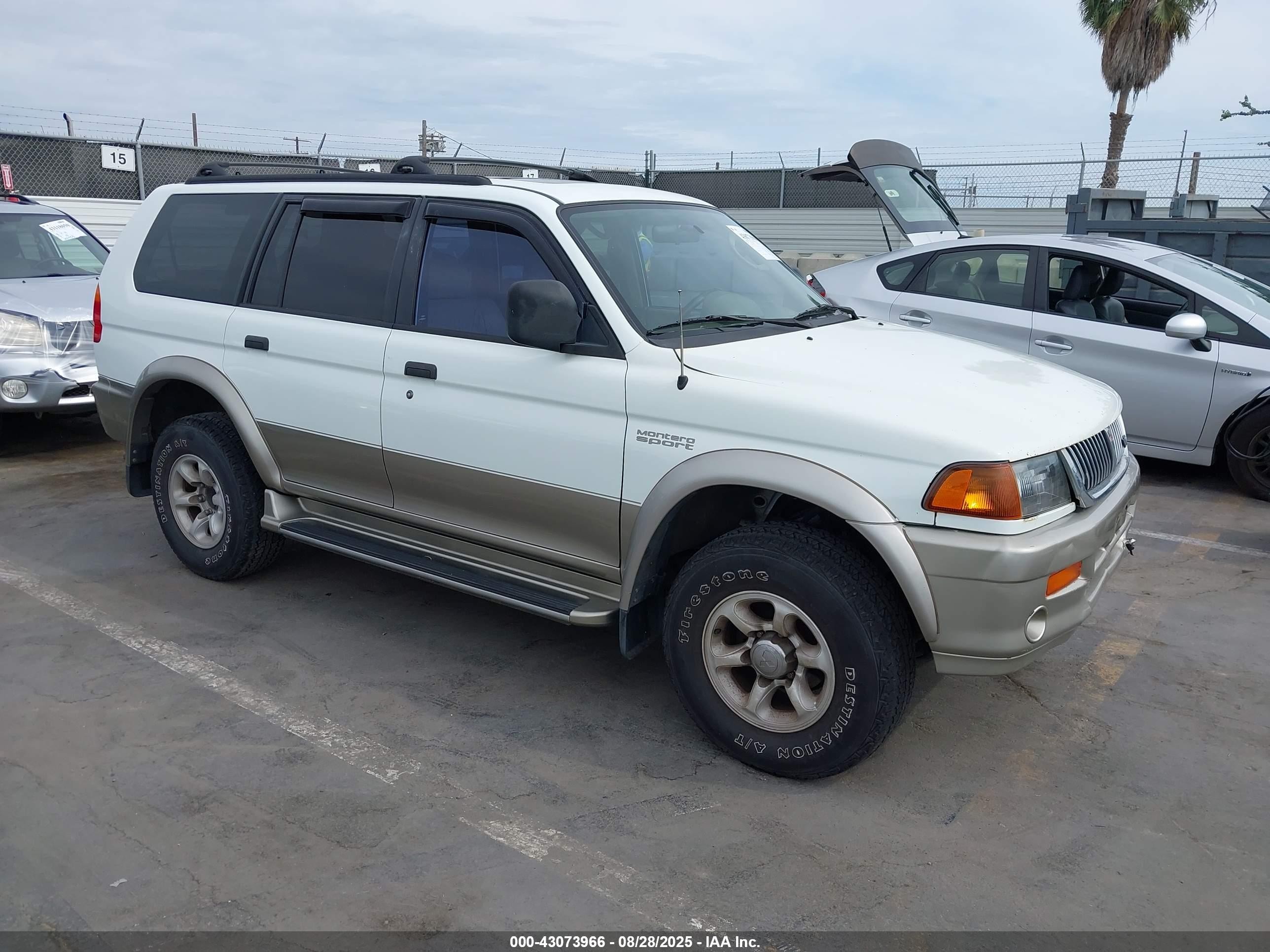 1999 Mitsubishi Montero Sport Ltd Белый vin: JA4MT41R3XP025483