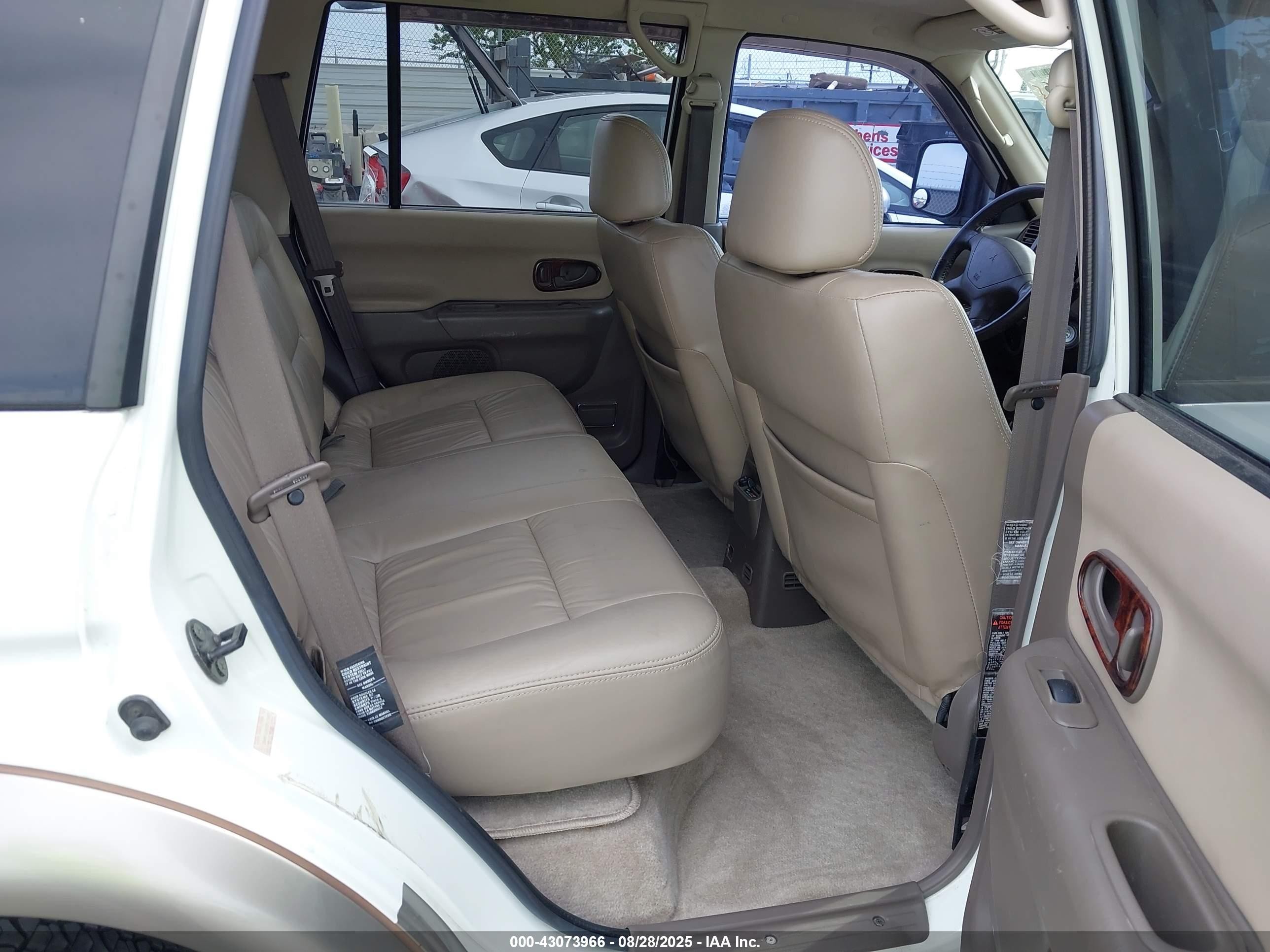 1999 Mitsubishi Montero Sport Ltd Белый vin: JA4MT41R3XP025483