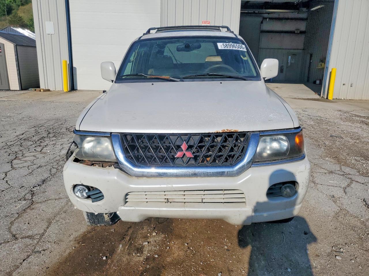 2000 Mitsubishi Montero Sport Limited White vin: JA4MT41R7YP037007