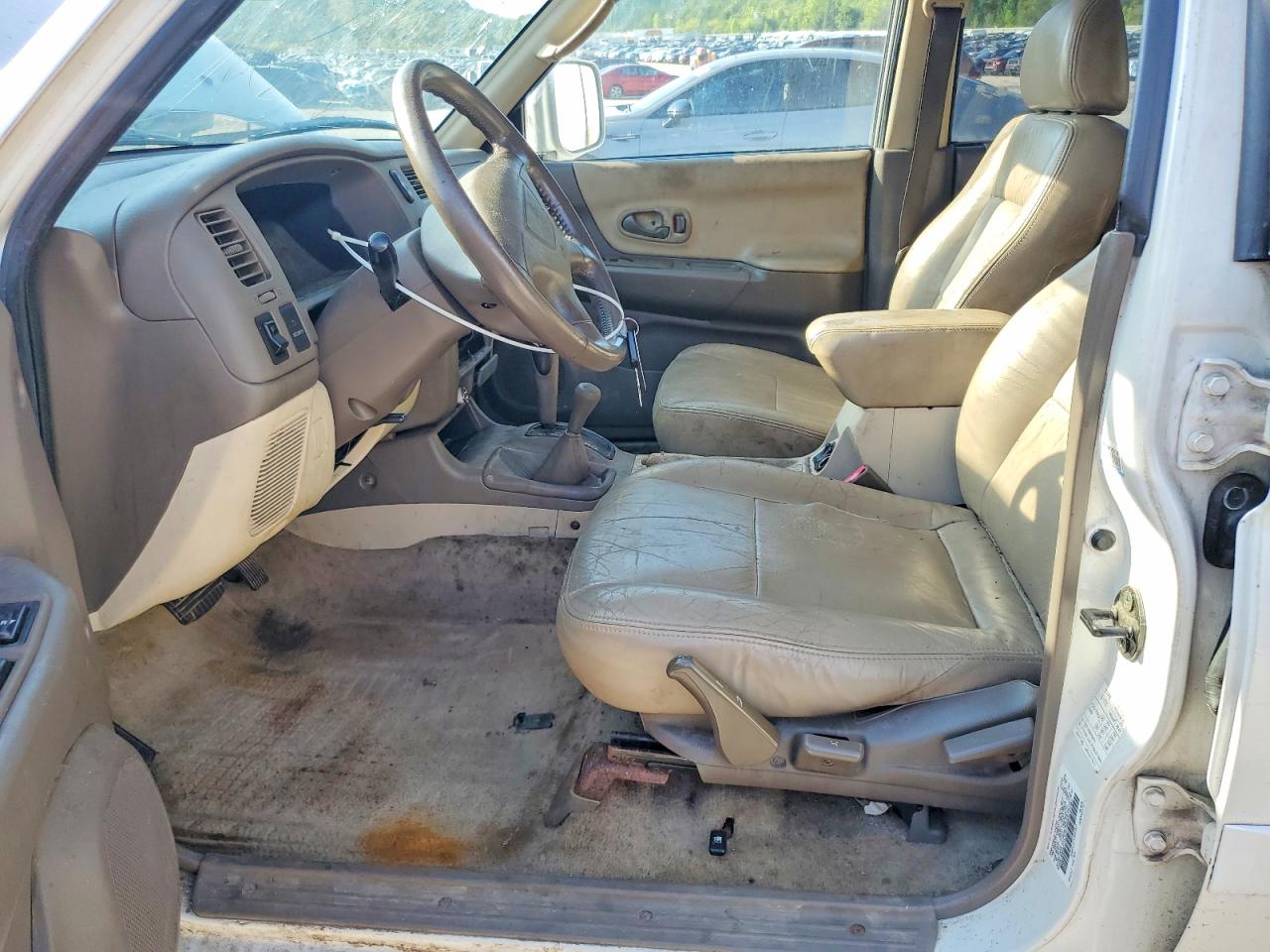 2000 Mitsubishi Montero Sport Limited White vin: JA4MT41R7YP037007