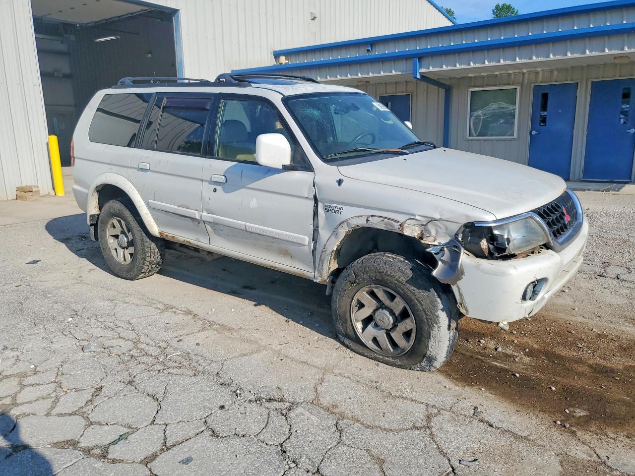 2000 Mitsubishi Montero Sport Limited White vin: JA4MT41R7YP037007
