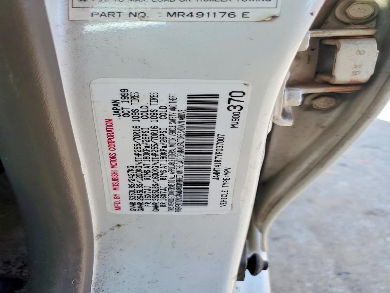 2000 Mitsubishi Montero Sport Limited White vin: JA4MT41R7YP037007