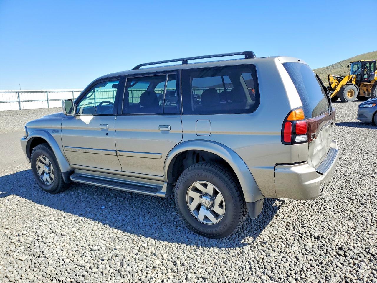 2002 Mitsubishi Montero Sport Limited Gold vin: JA4MT41R92J051095