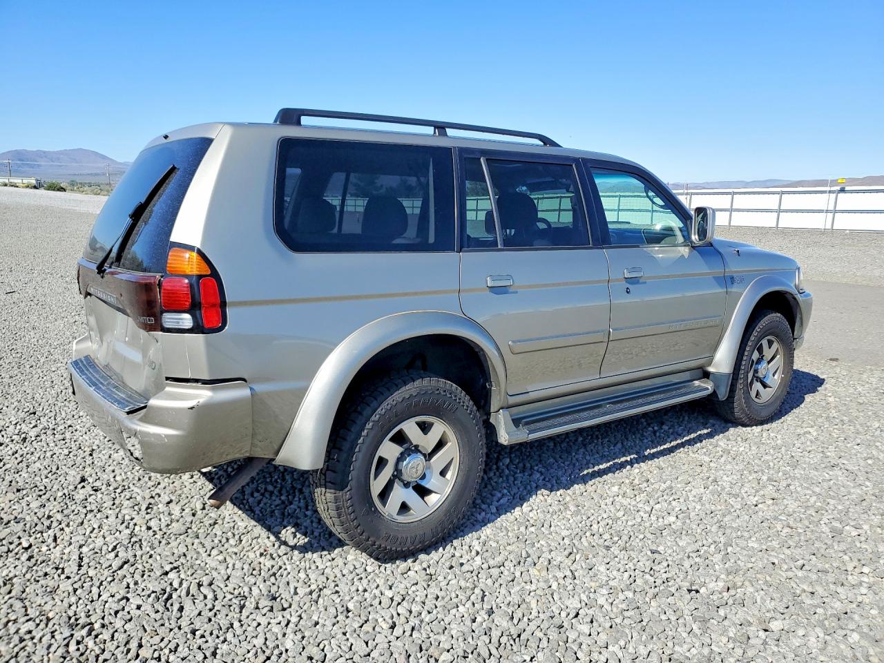 2002 Mitsubishi Montero Sport Limited Gold vin: JA4MT41R92J051095