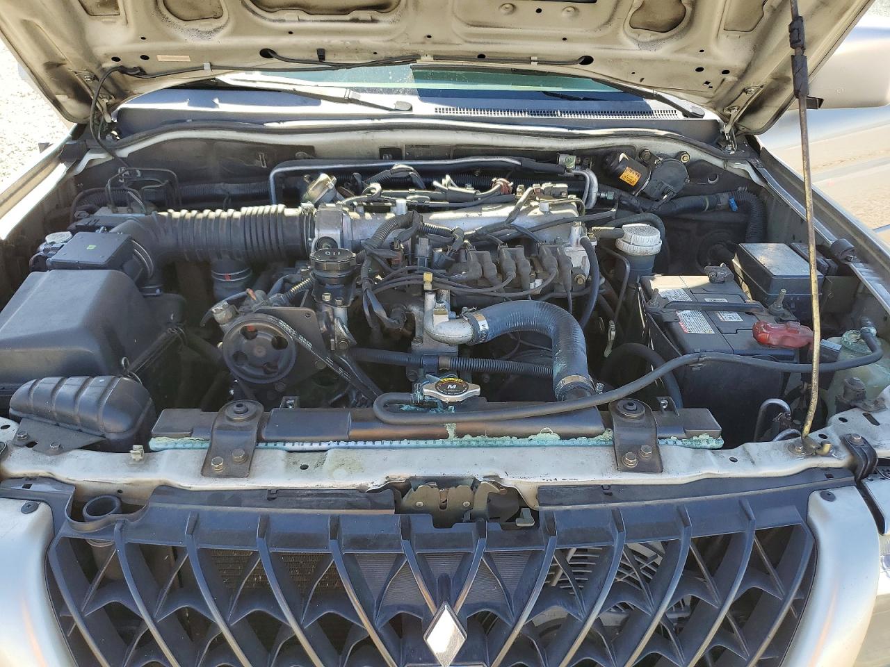 2002 Mitsubishi Montero Sport Limited Gold vin: JA4MT41R92J051095
