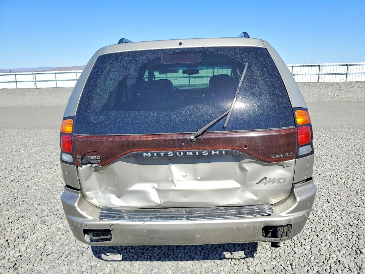 2002 Mitsubishi Montero Sport Limited Gold vin: JA4MT41R92J051095