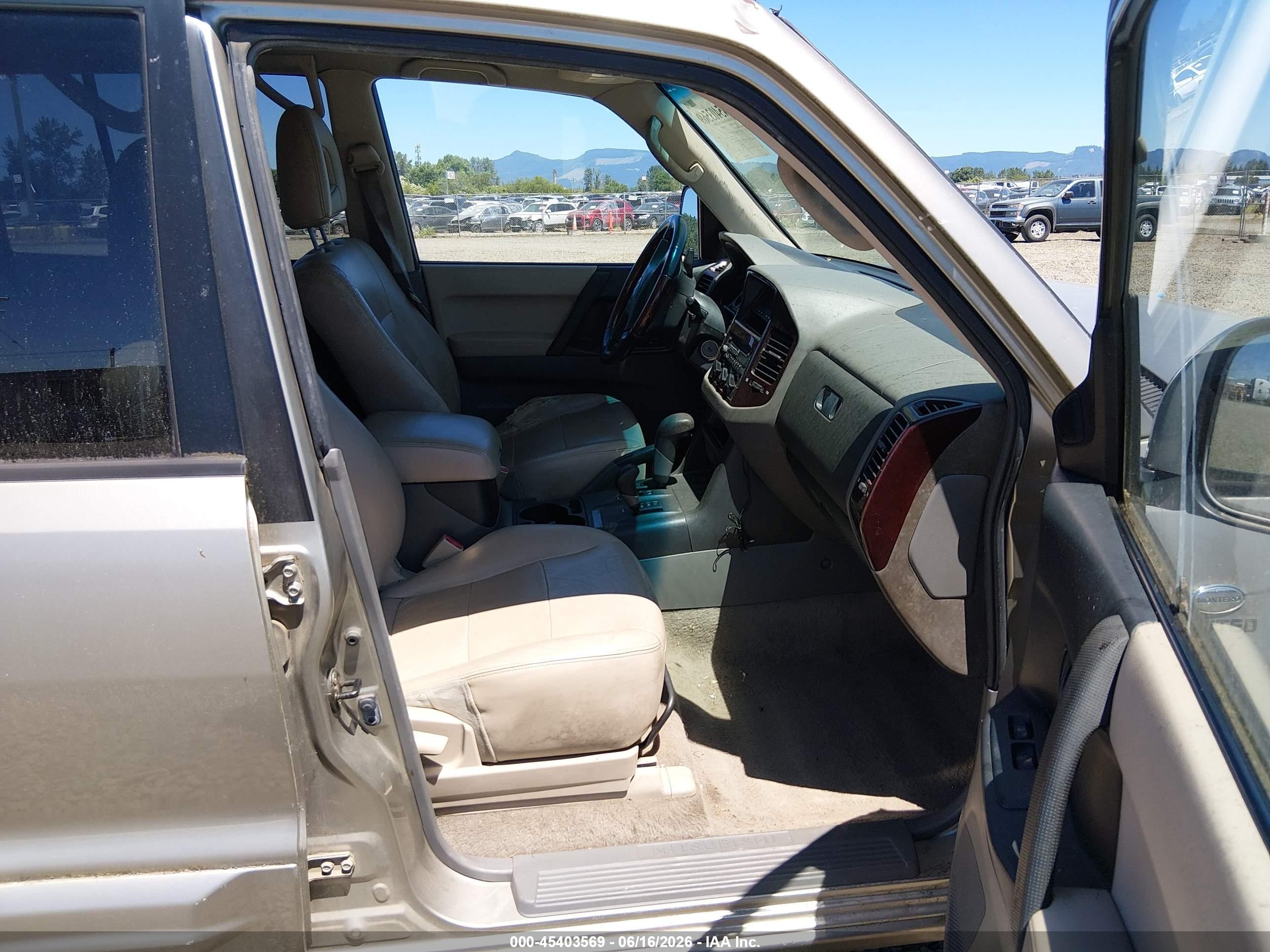 2001 Mitsubishi Montero Limited Champagne vin: JA4MW51R01J003240