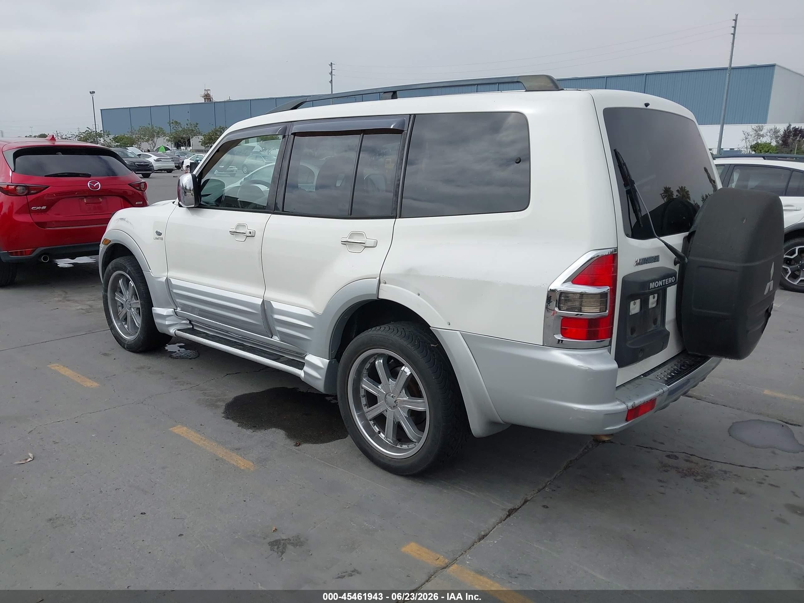 2001 Mitsubishi Montero Limited White vin: JA4MW51R11J039759