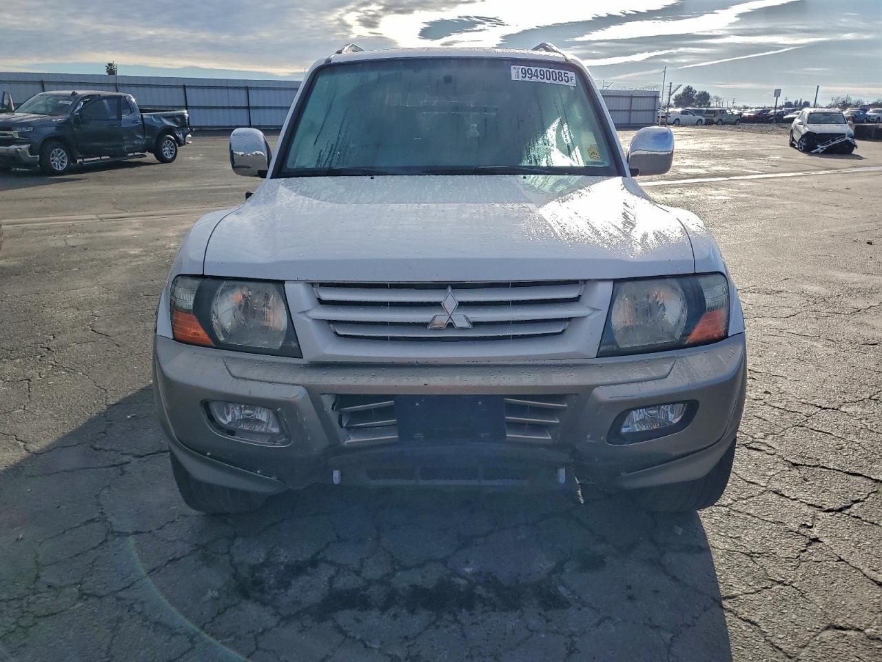 2002 Mitsubishi Montero Limited Белый vin: JA4MW51R42J010595