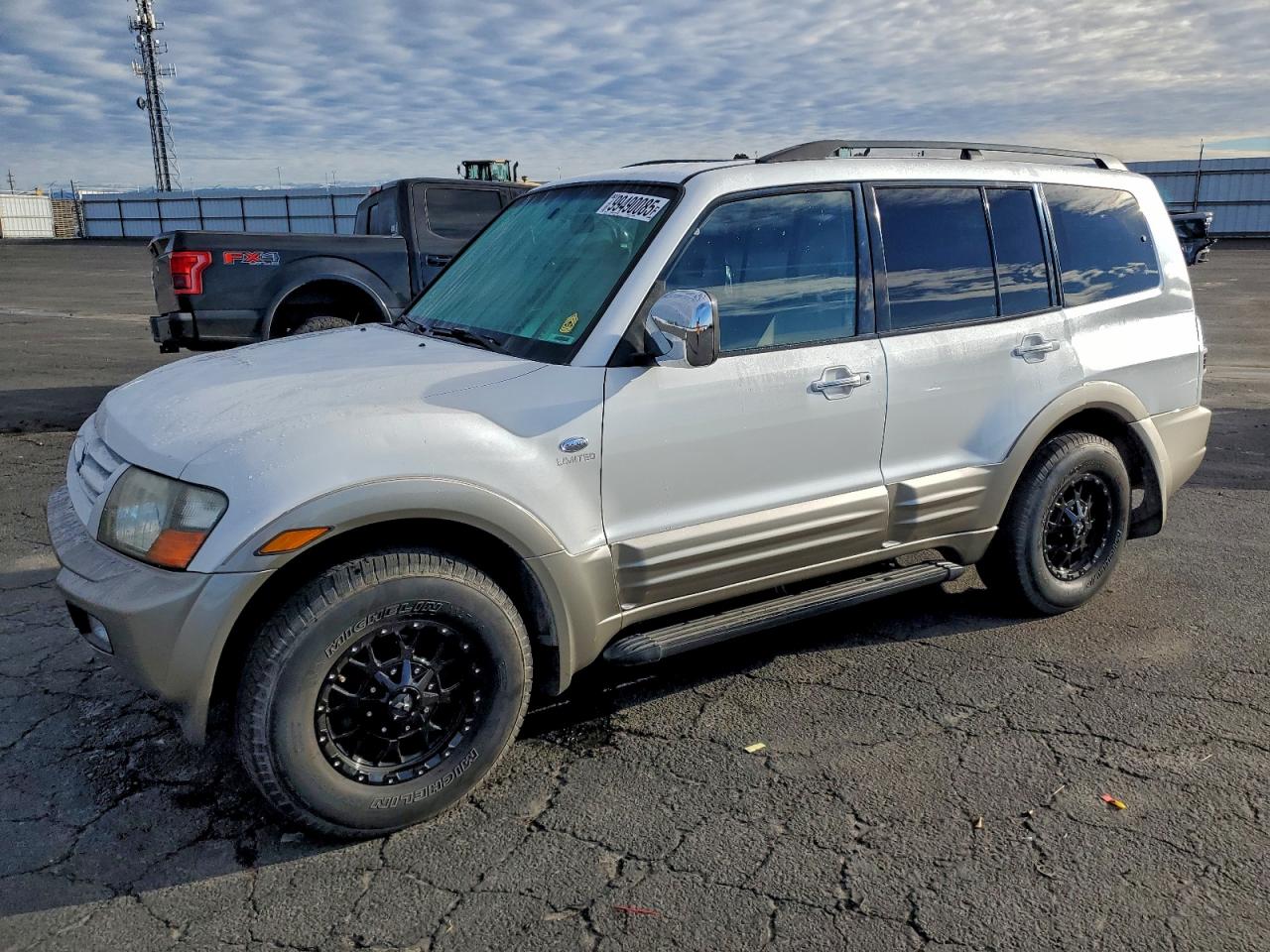 2002 Mitsubishi Montero Limited White vin: JA4MW51R42J010595