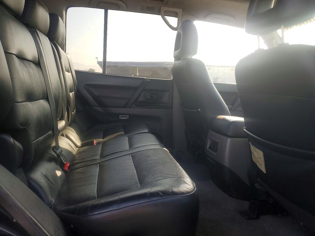 2002 Mitsubishi Montero Limited Black vin: JA4MW51R42J071638