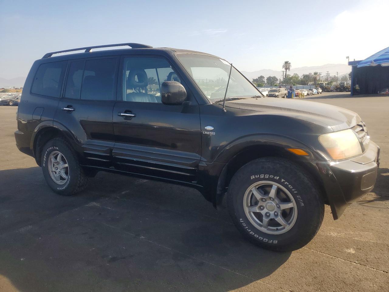 2002 Mitsubishi Montero Limited Black vin: JA4MW51R42J071638