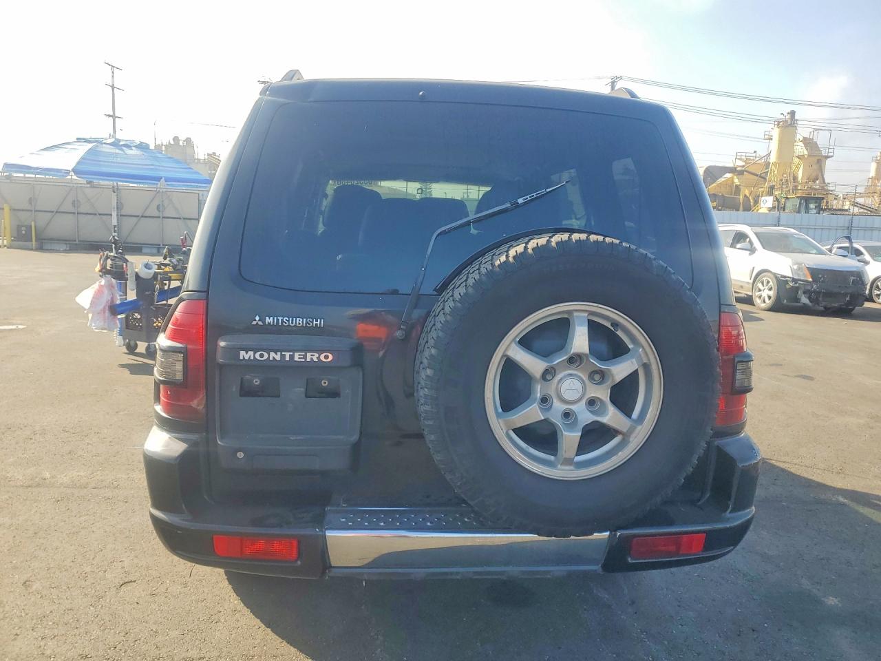 2002 Mitsubishi Montero Limited Black vin: JA4MW51R42J071638