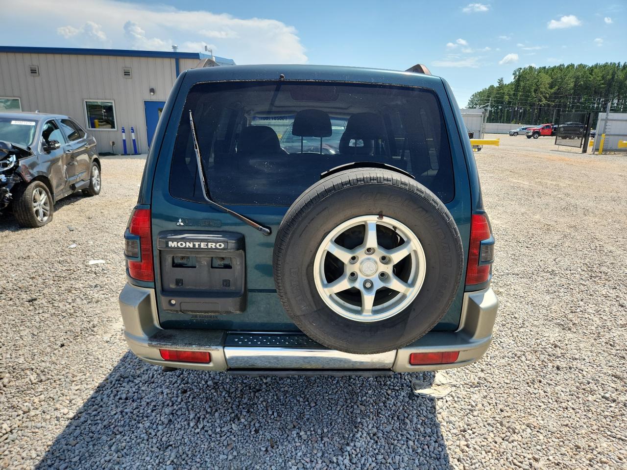 2002 Mitsubishi Montero Limited Green vin: JA4MW51R52J005101