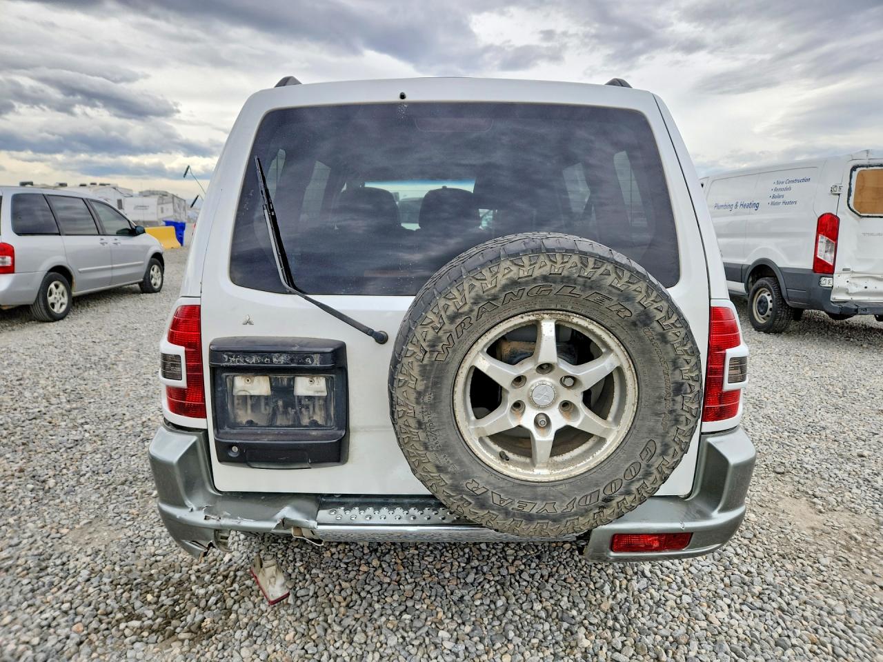 2002 Mitsubishi Montero Limited White vin: JA4MW51R52J006913
