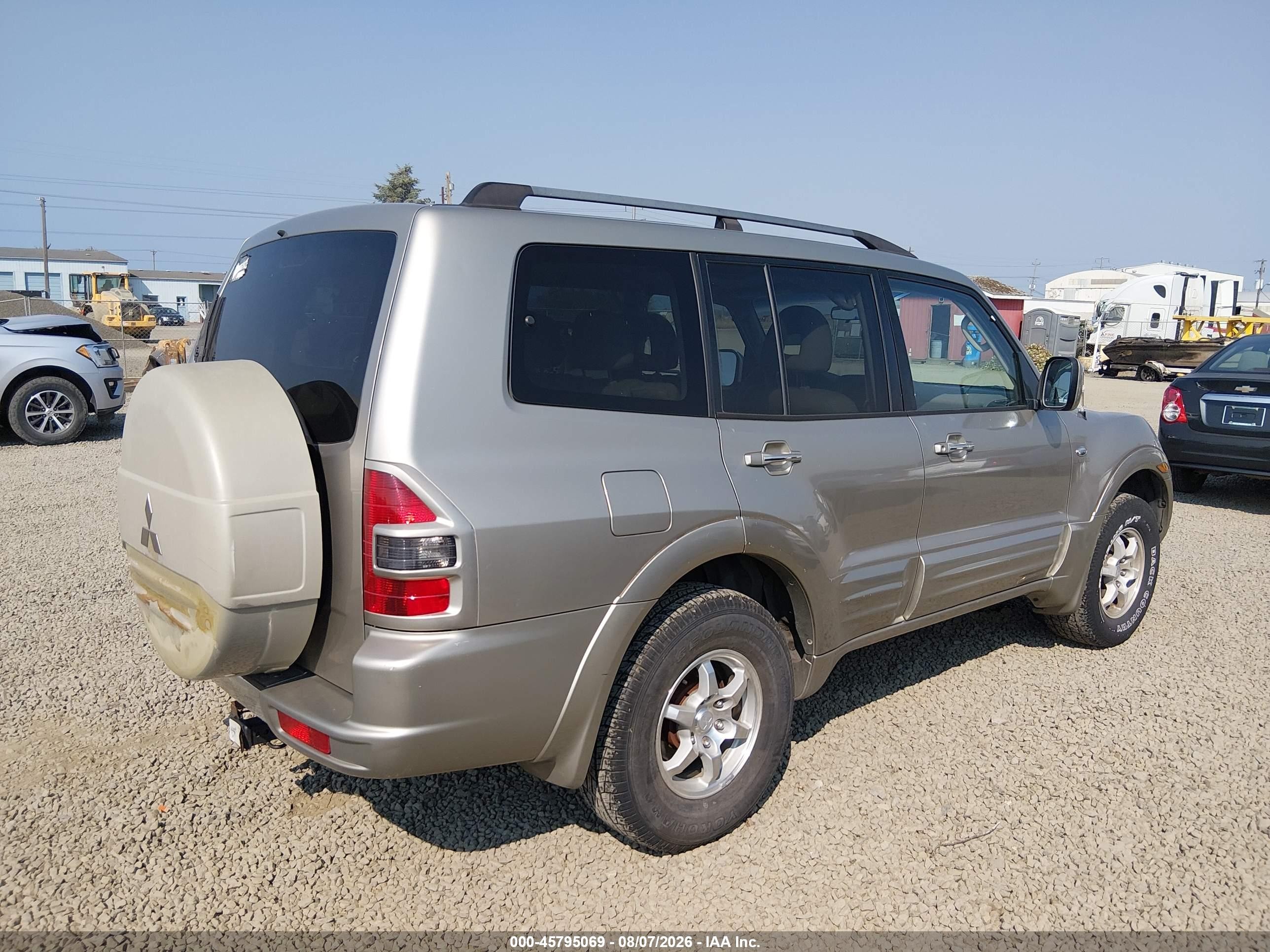 2002 Mitsubishi Montero Limited Золотой vin: JA4MW51R52J023601