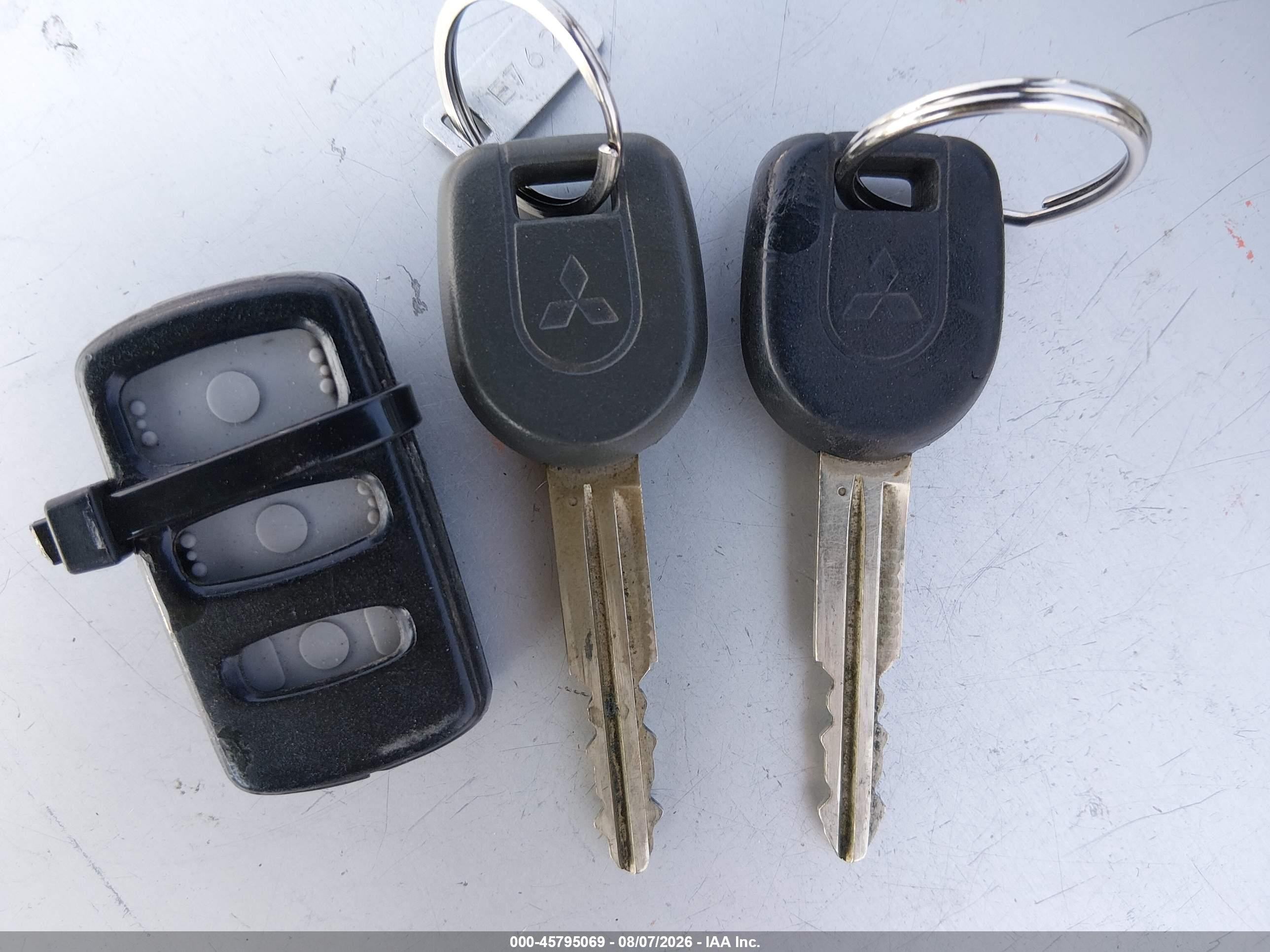 2002 Mitsubishi Montero Limited Золотой vin: JA4MW51R52J023601