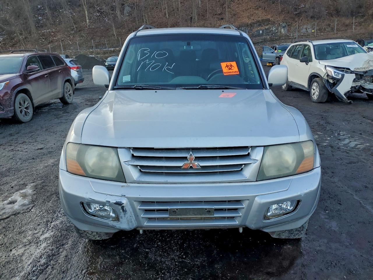 2002 Mitsubishi Montero Limited Silver vin: JA4MW51R72J058012