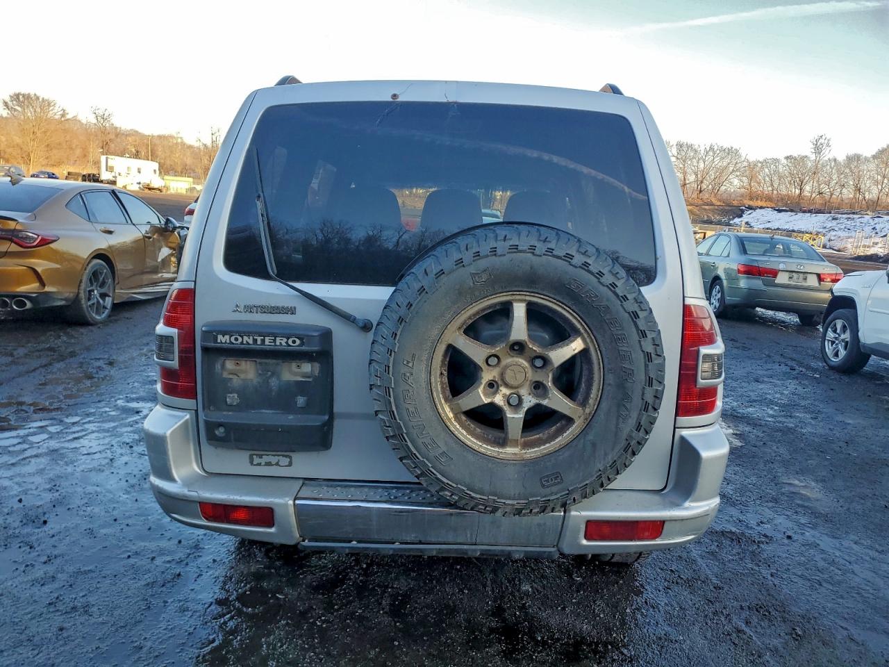 2002 Mitsubishi Montero Limited Silver vin: JA4MW51R72J058012