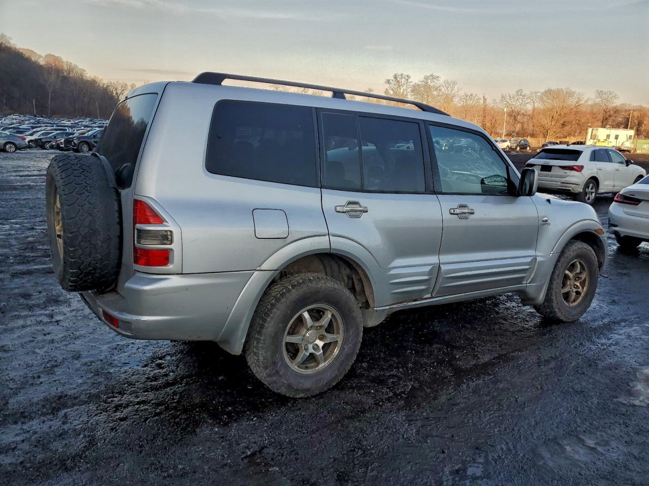 2002 Mitsubishi Montero Limited Silver vin: JA4MW51R72J058012